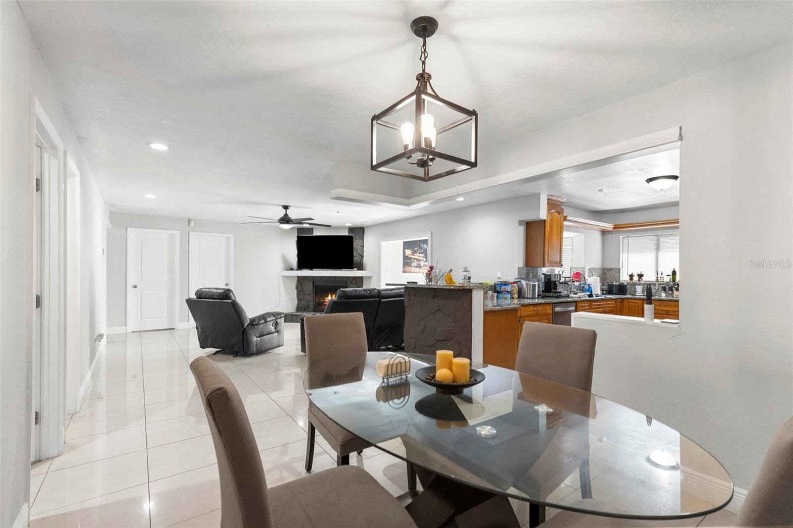 PINECREST VILLA - Residential