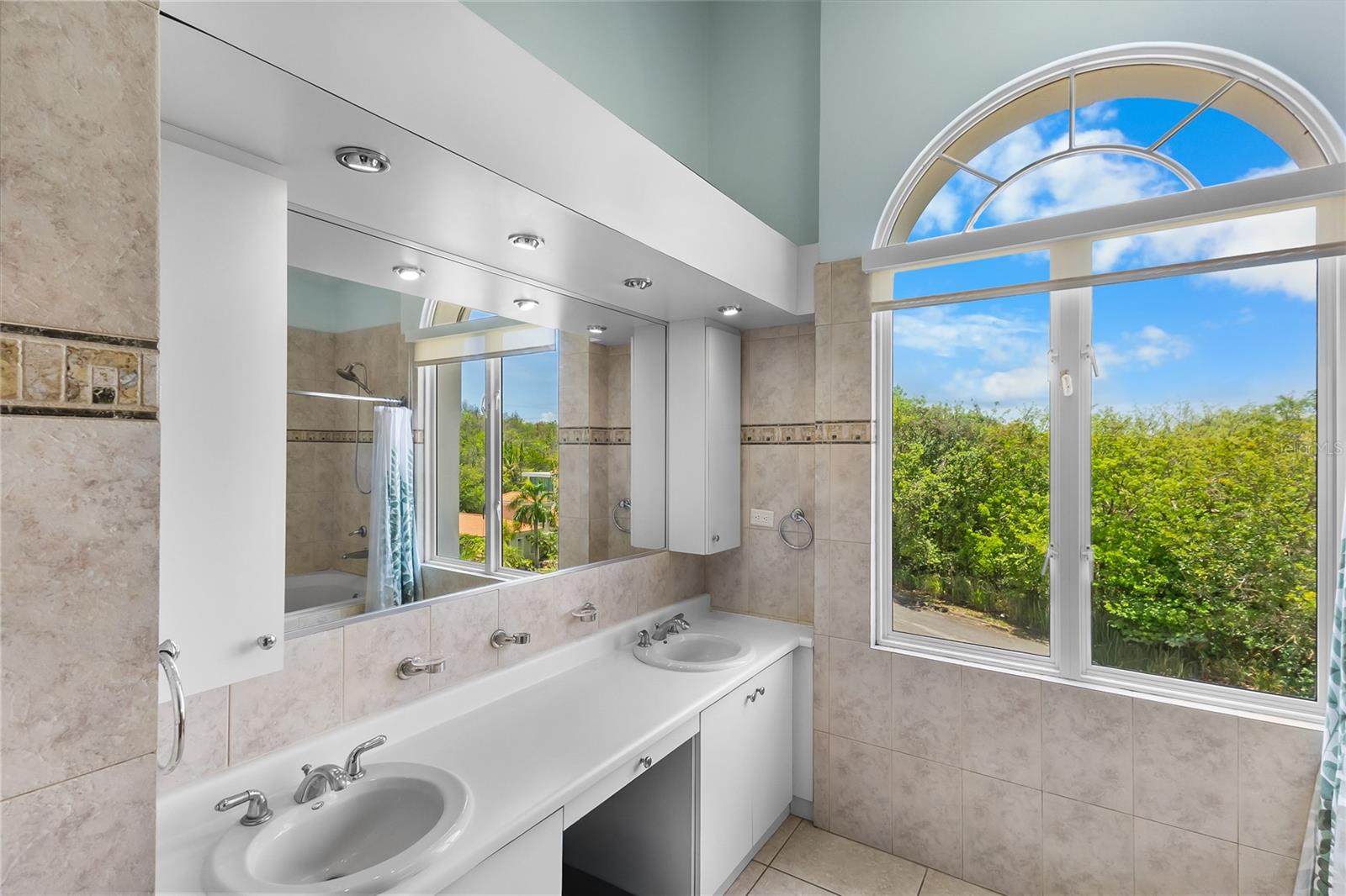 HARBOUR LIGHTS ESTATES - Residential