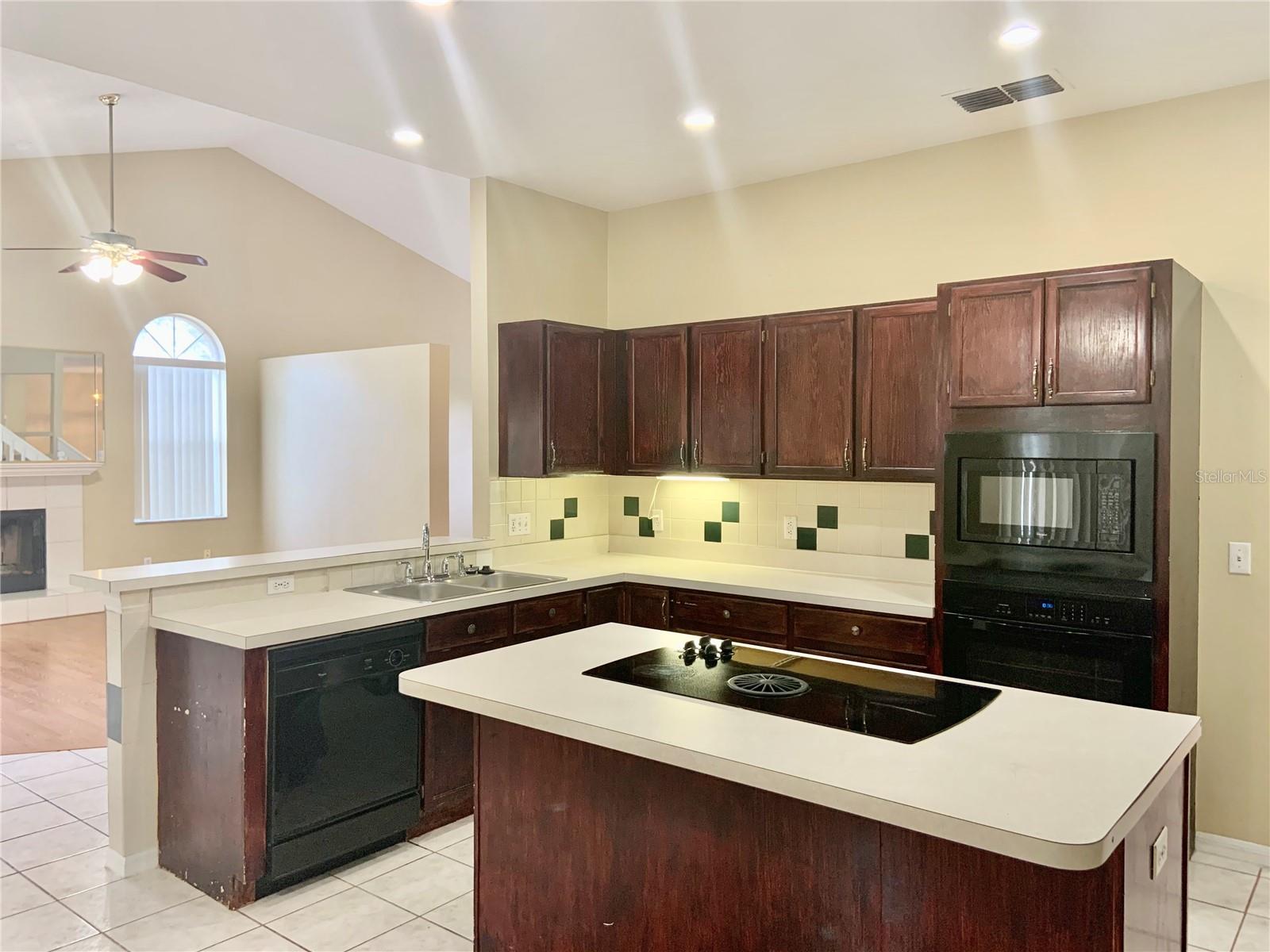 KINGSTON OAKS - Residential Lease