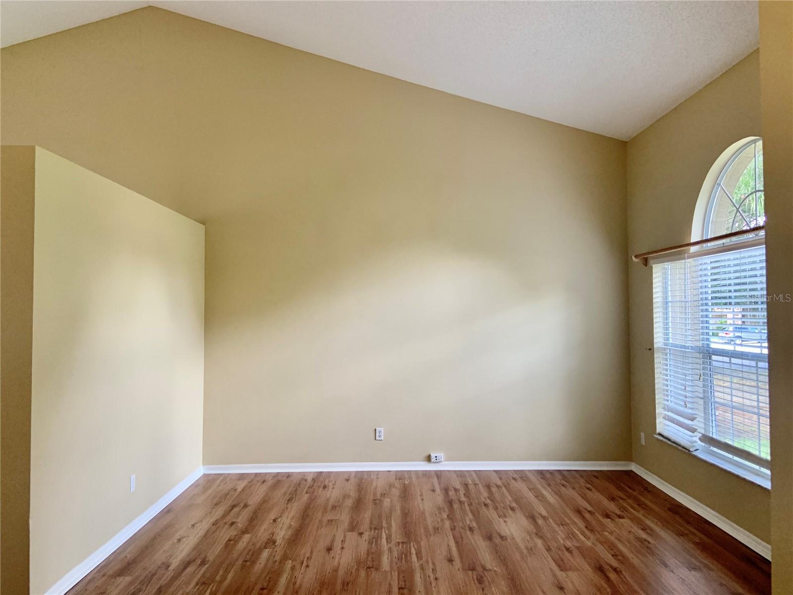 KINGSTON OAKS - Residential Lease