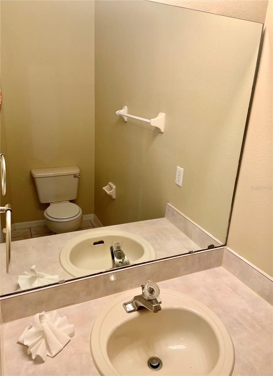 KINGSTON OAKS - Residential Lease