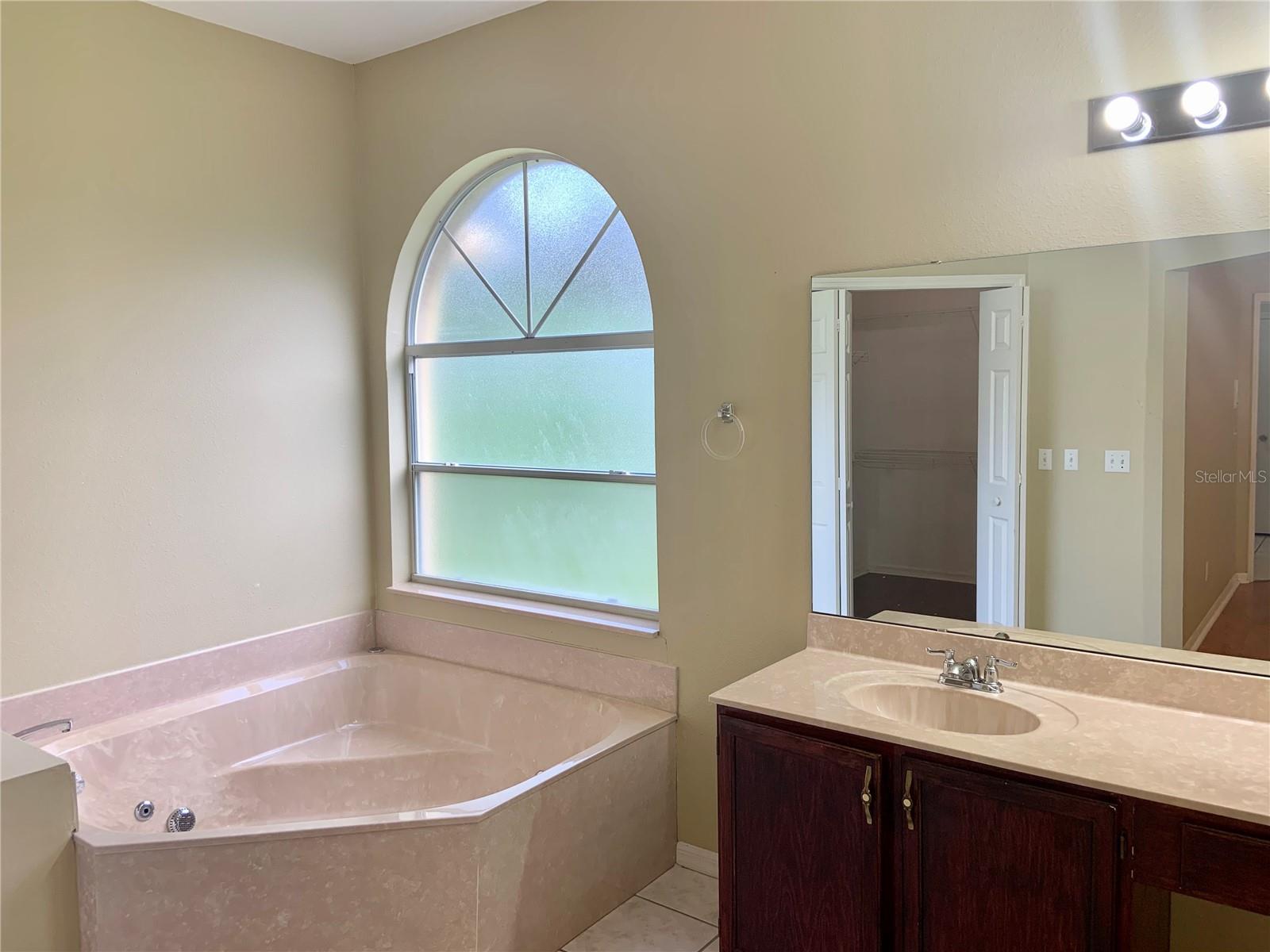 KINGSTON OAKS - Residential Lease