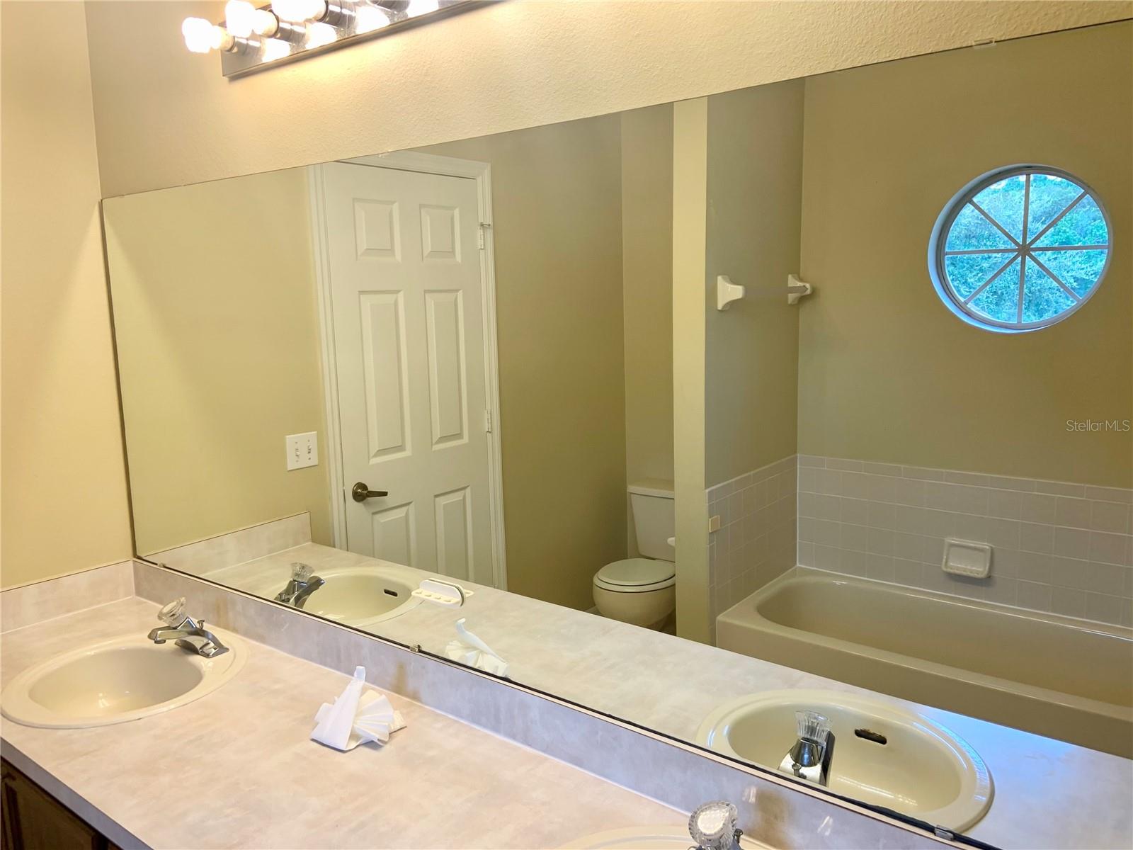 KINGSTON OAKS - Residential Lease