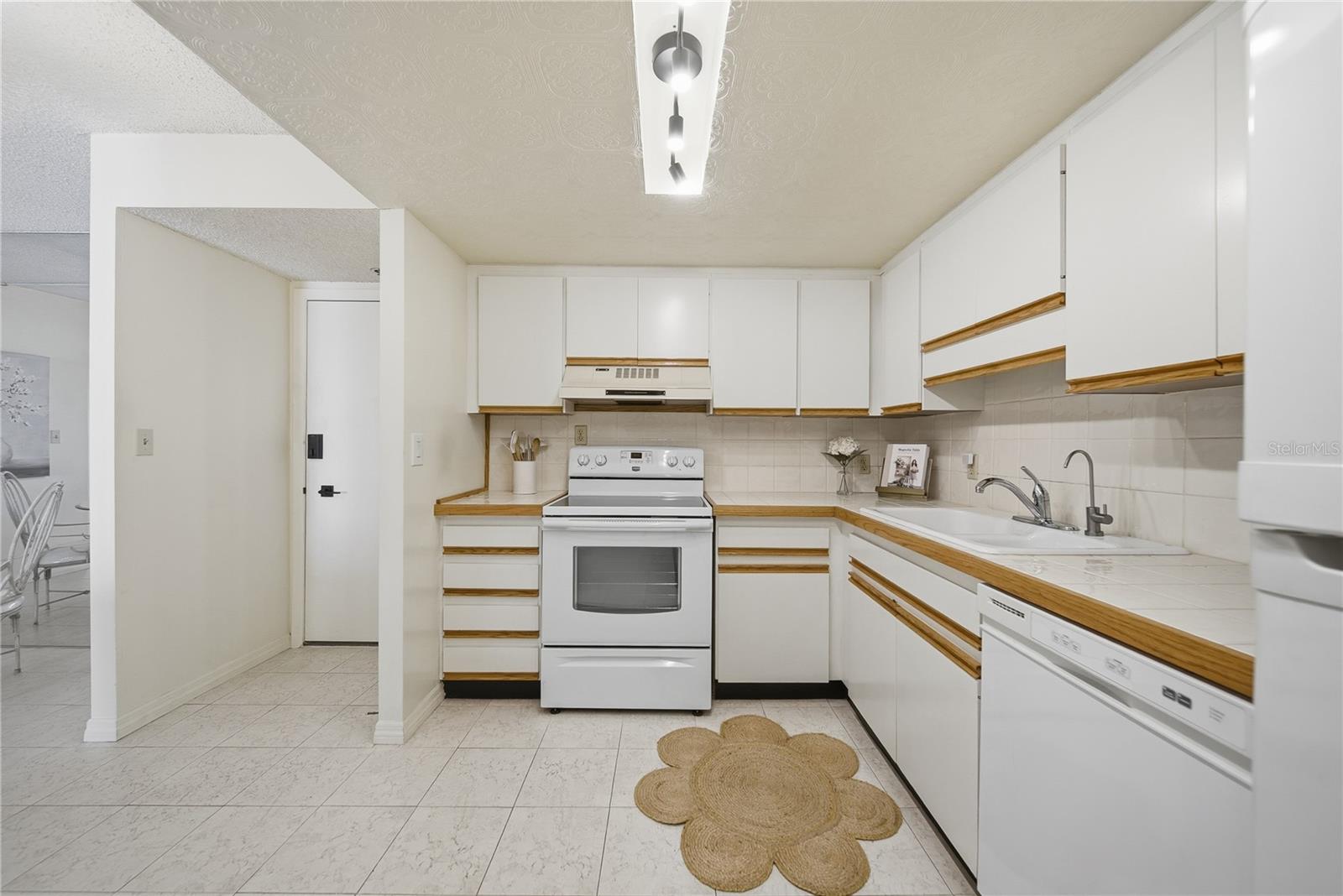 KEY CAPRI CONDO - Residential