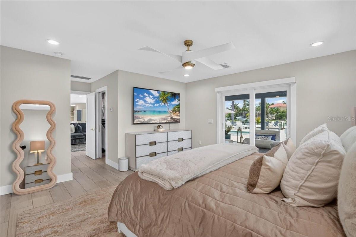 JOHN RINGLING ESTATES INC LIDO BC - Residential
