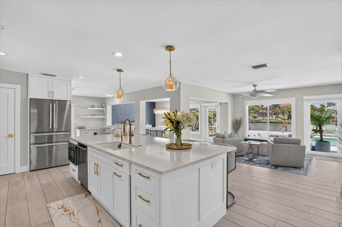 JOHN RINGLING ESTATES INC LIDO BC - Residential