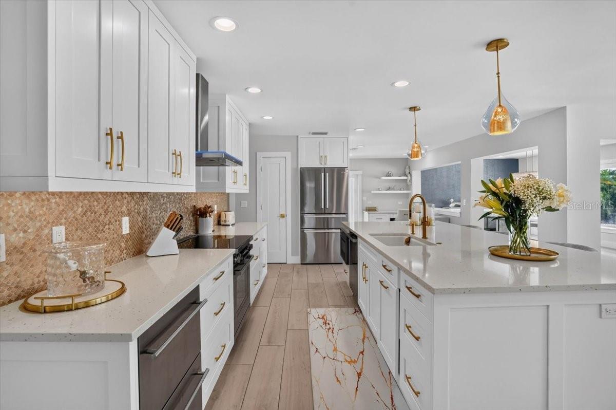 JOHN RINGLING ESTATES INC LIDO BC - Residential