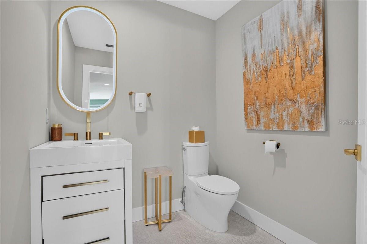 JOHN RINGLING ESTATES INC LIDO BC - Residential