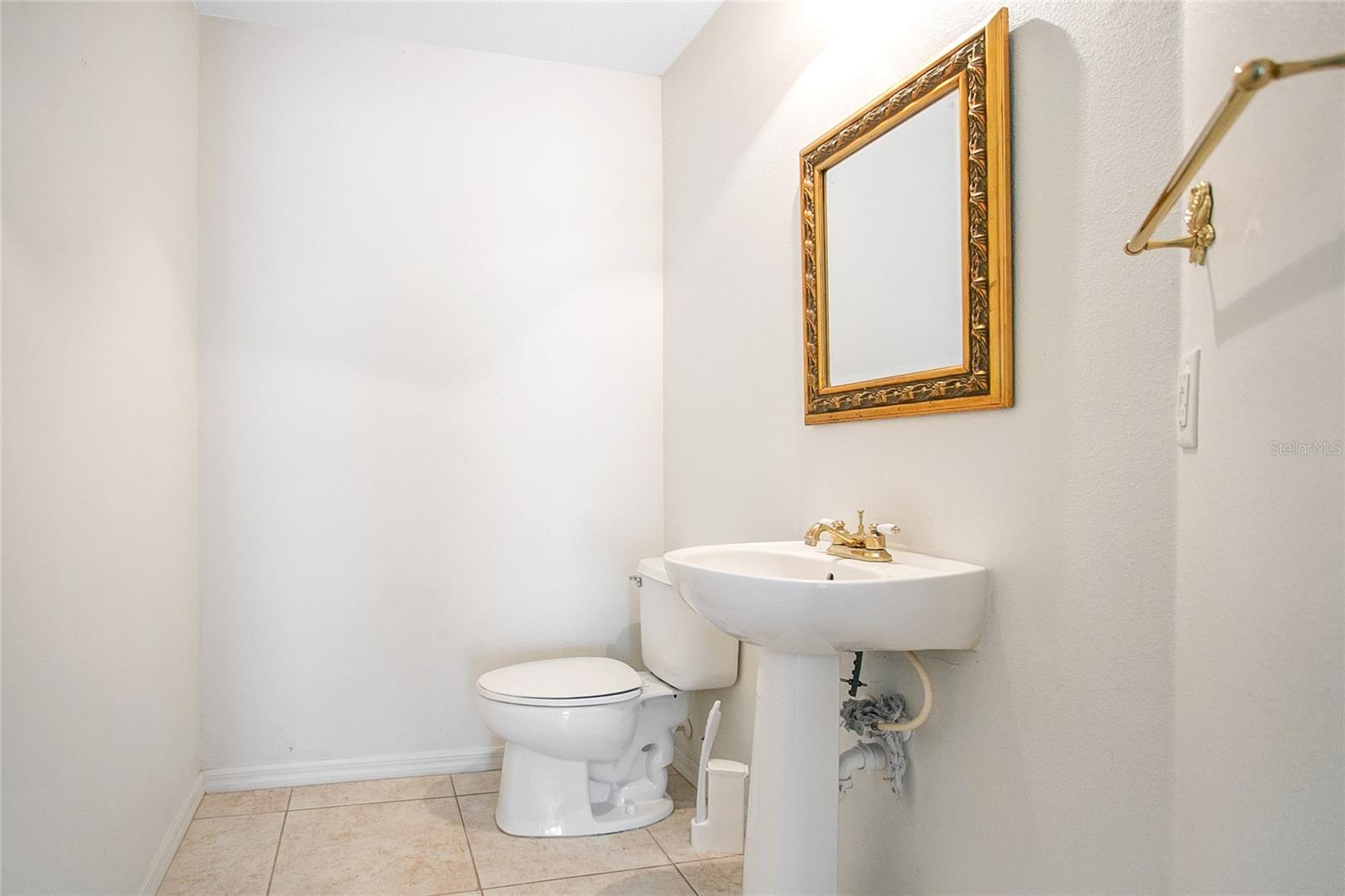 EMERALD RDG H - Residential Lease