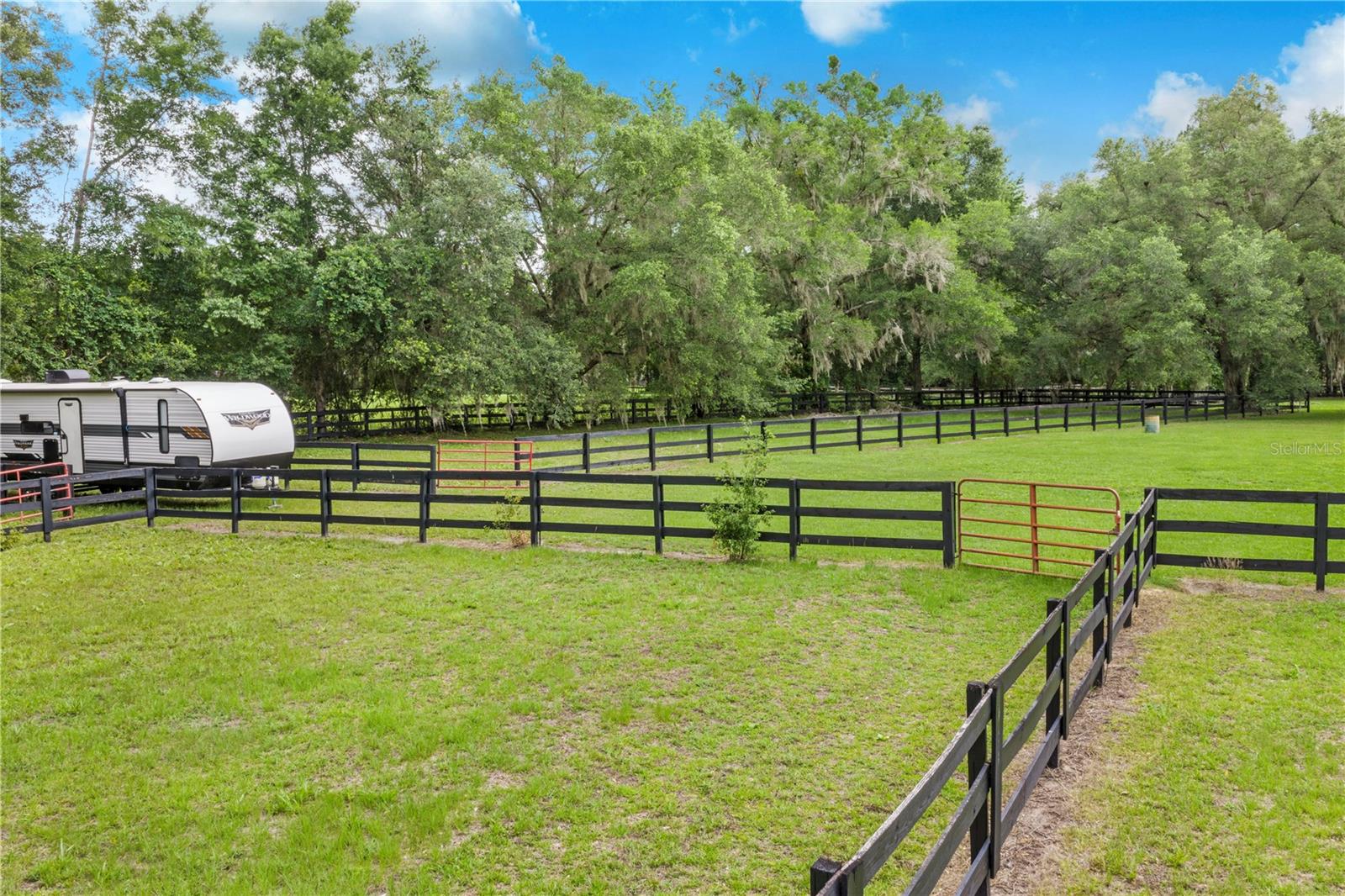 MEADOW WOOD FARMS 01 - Residential