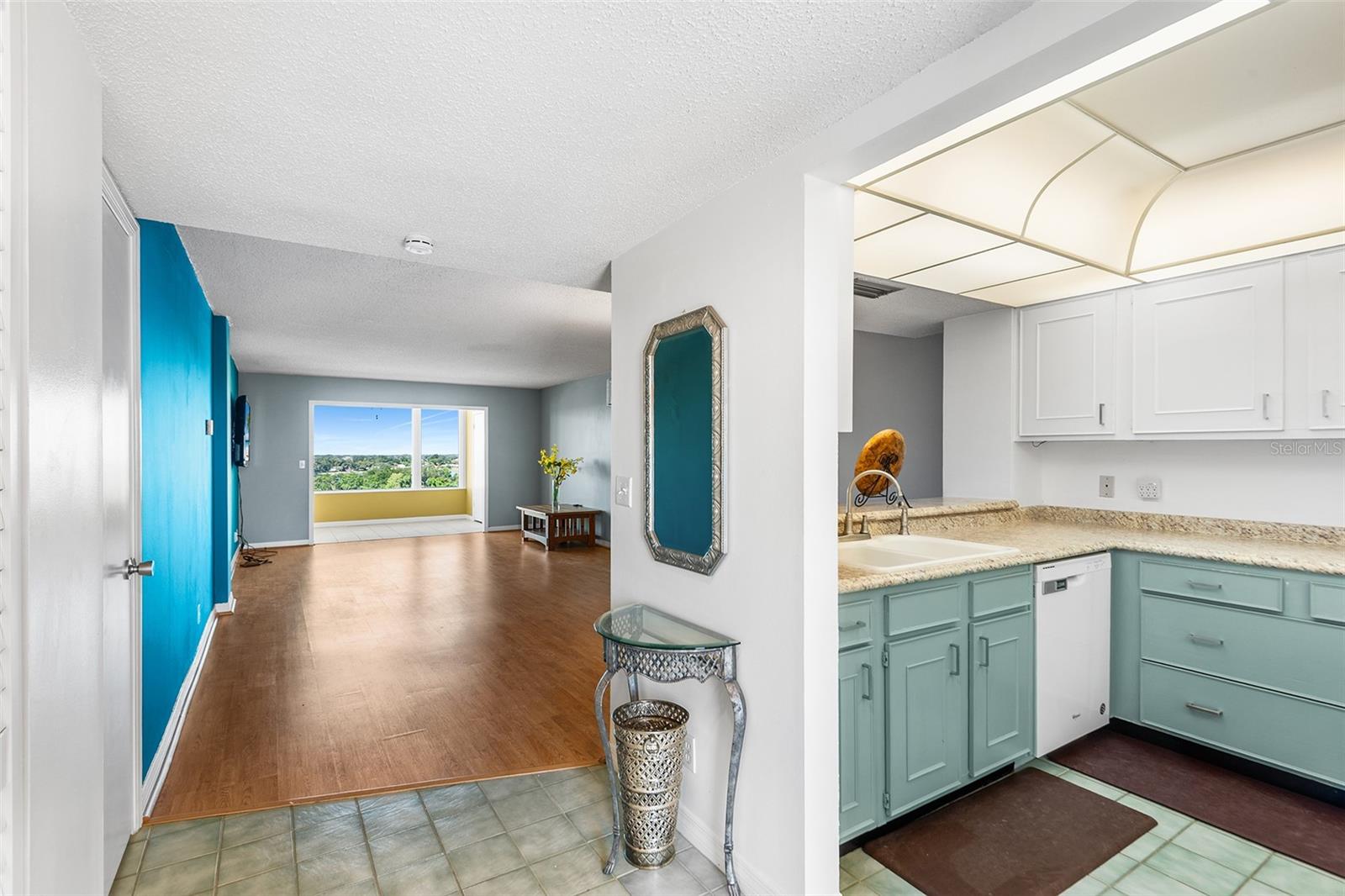 LAKERIDGE CONDO - Residential