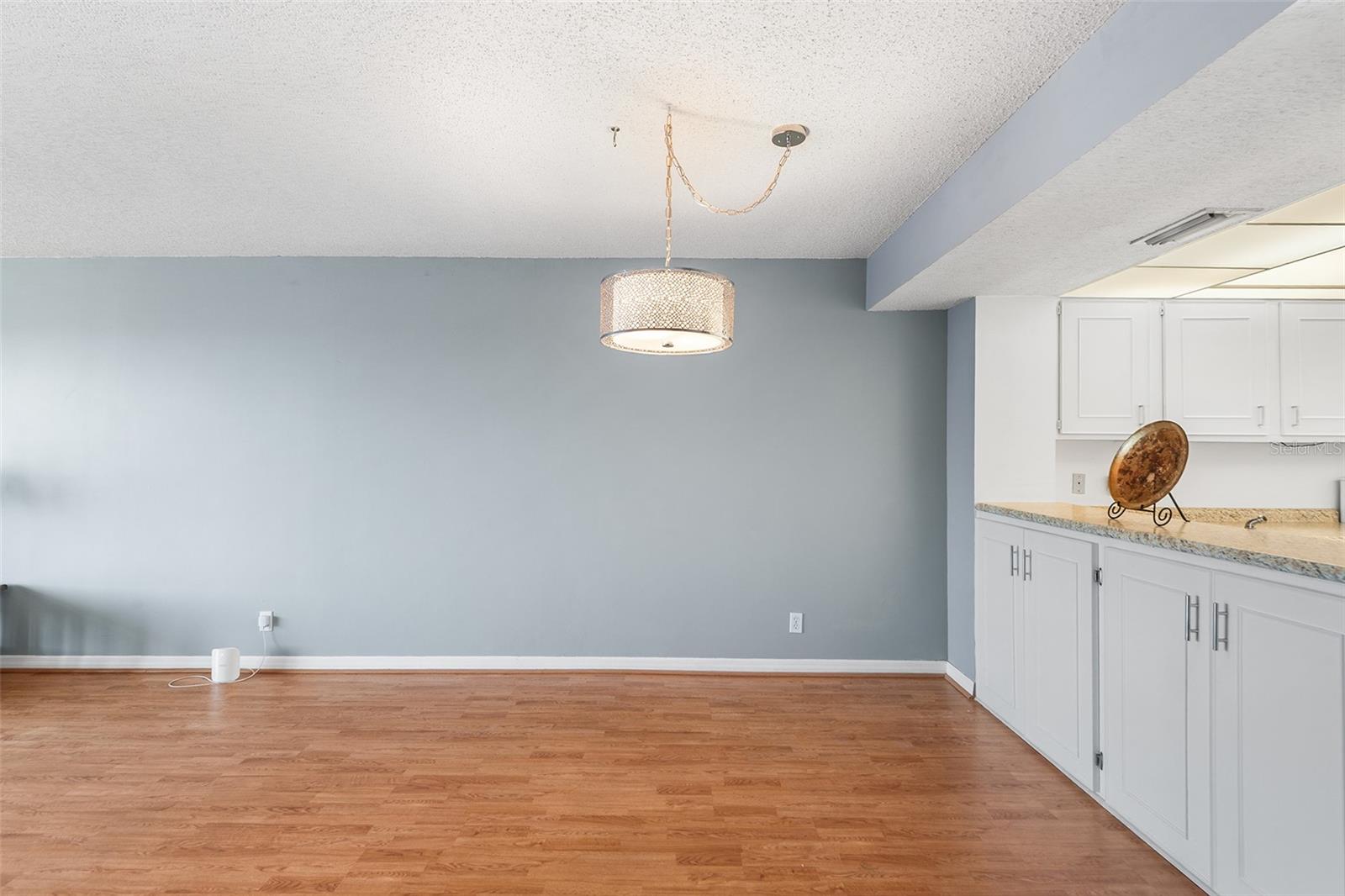 LAKERIDGE CONDO - Residential
