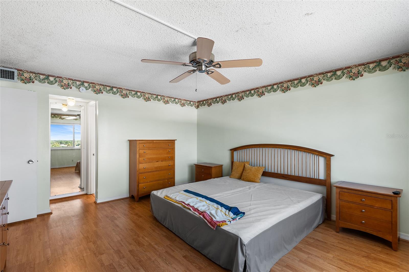 LAKERIDGE CONDO - Residential