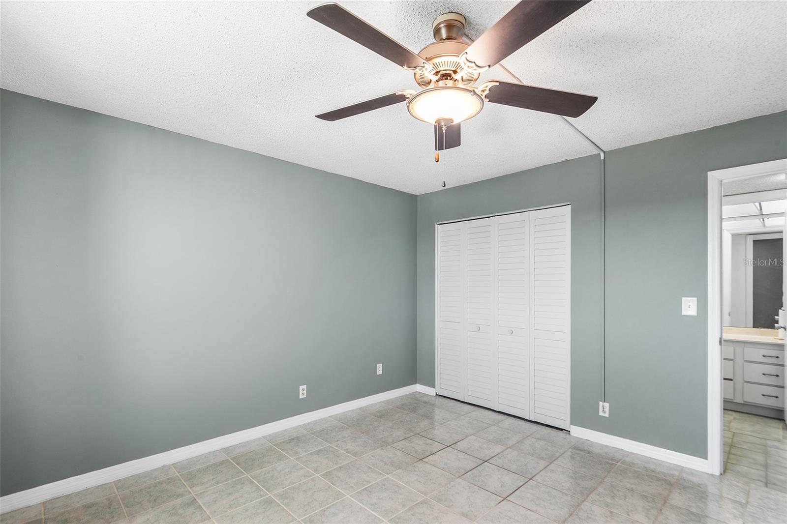 LAKERIDGE CONDO - Residential