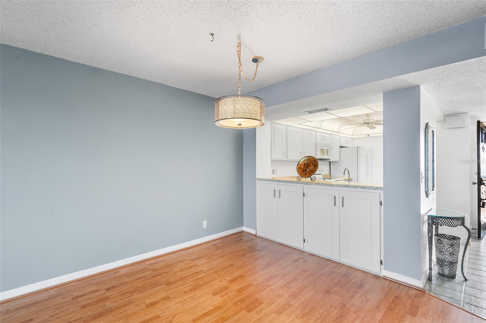 LAKERIDGE CONDO - Residential