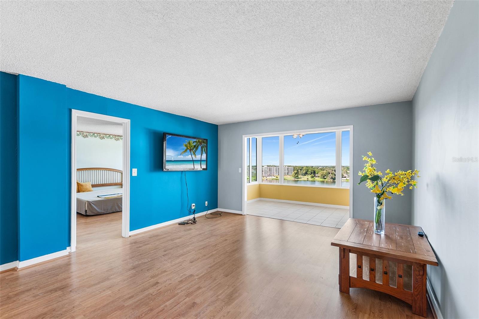 LAKERIDGE CONDO - Residential