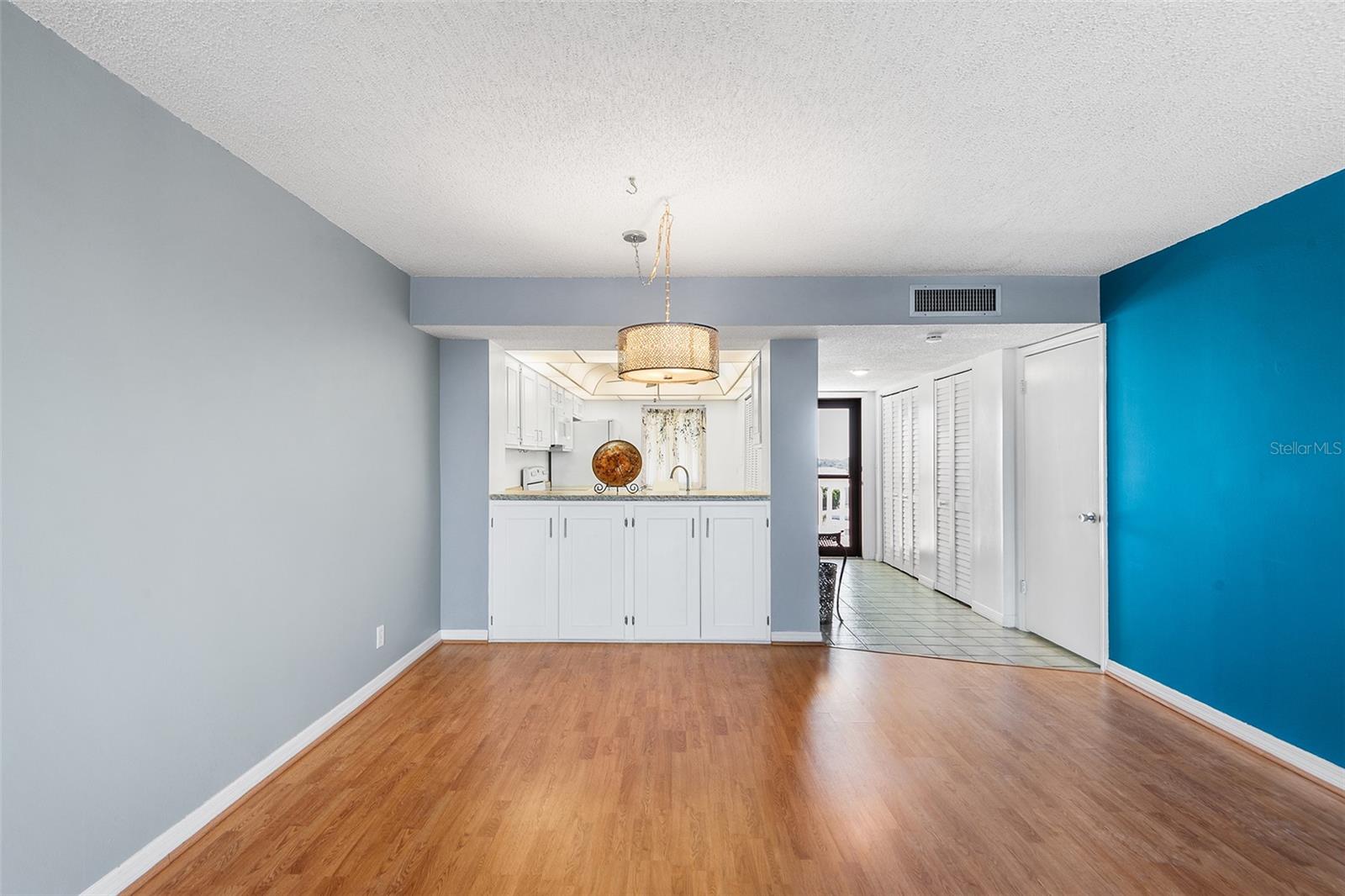 LAKERIDGE CONDO - Residential
