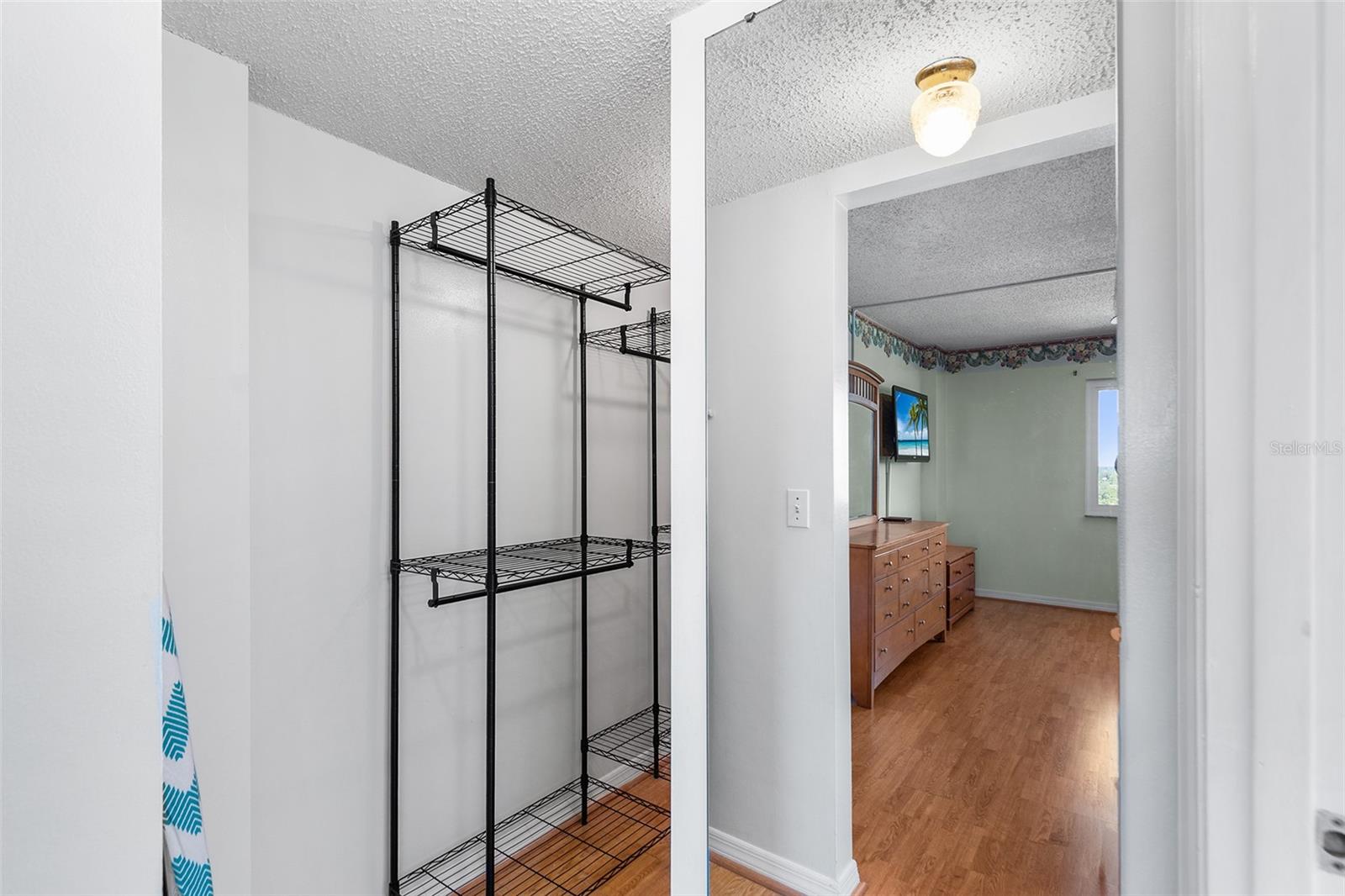 LAKERIDGE CONDO - Residential