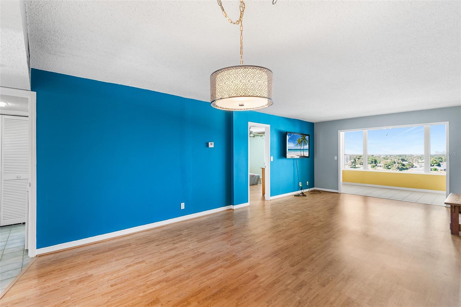 LAKERIDGE CONDO - Residential