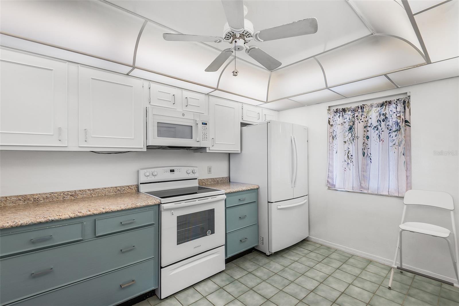 LAKERIDGE CONDO - Residential