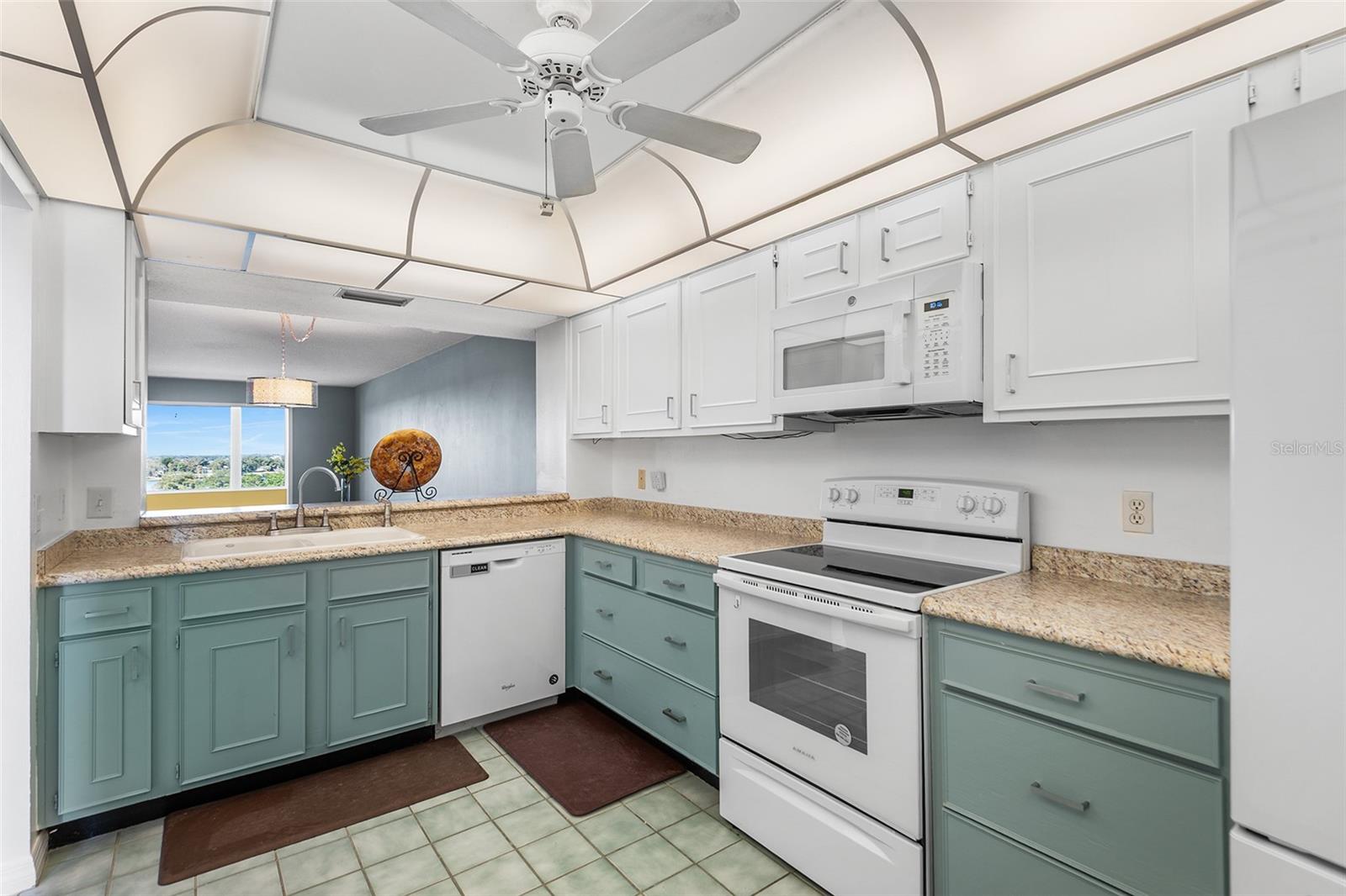 LAKERIDGE CONDO - Residential