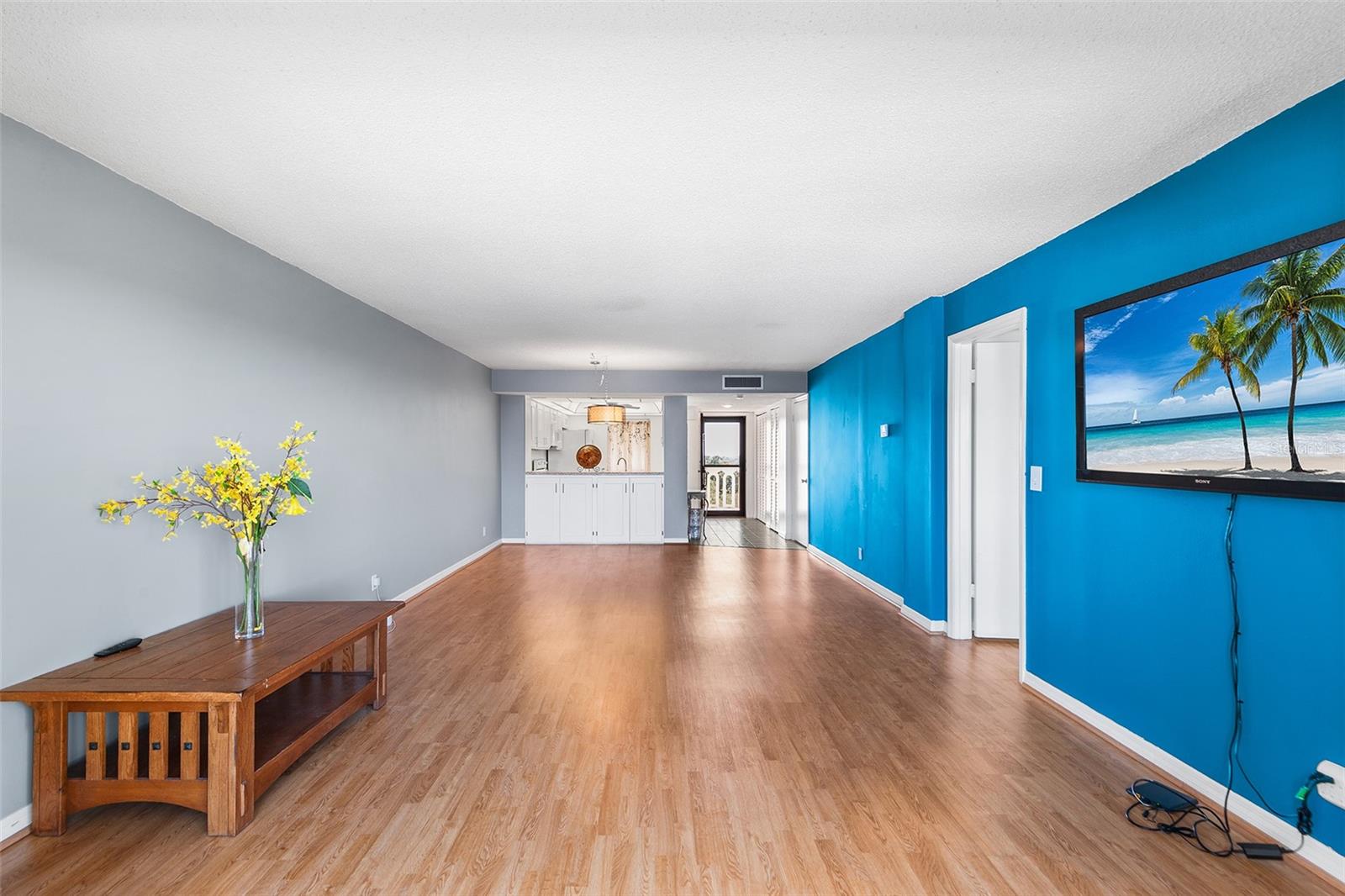 LAKERIDGE CONDO - Residential