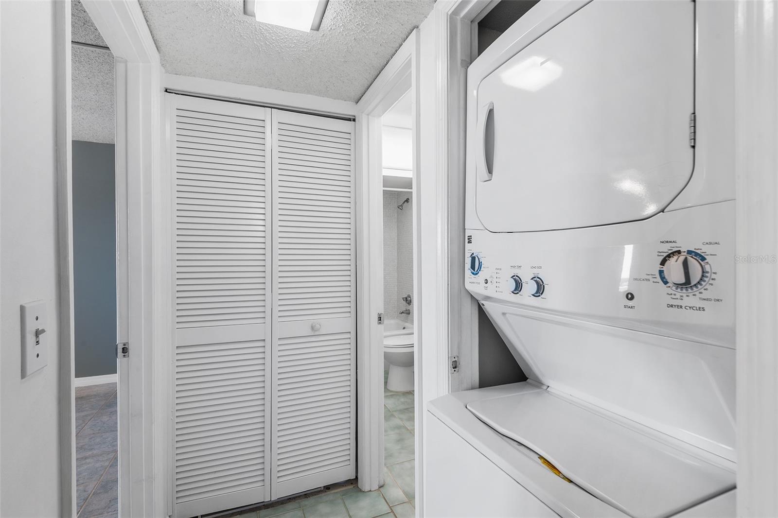 LAKERIDGE CONDO - Residential