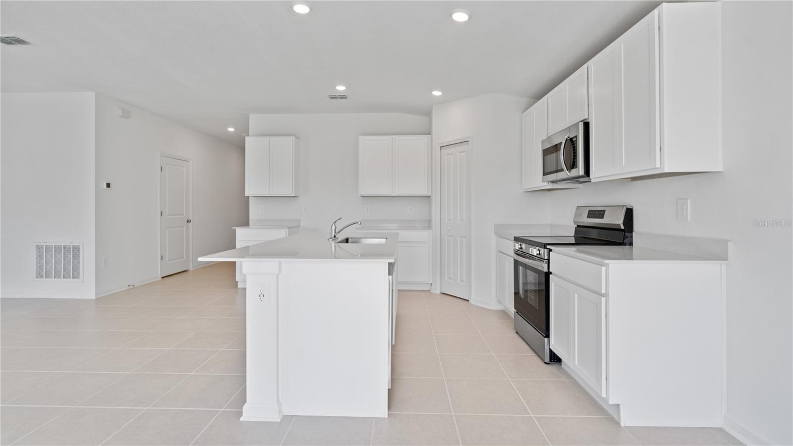 HUNT CLUB GROVES 50S - Residential