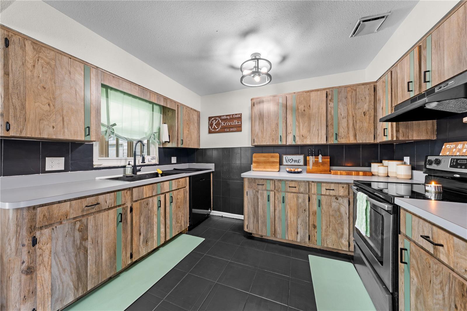 DELTONA LAKES UNIT 12 - Residential