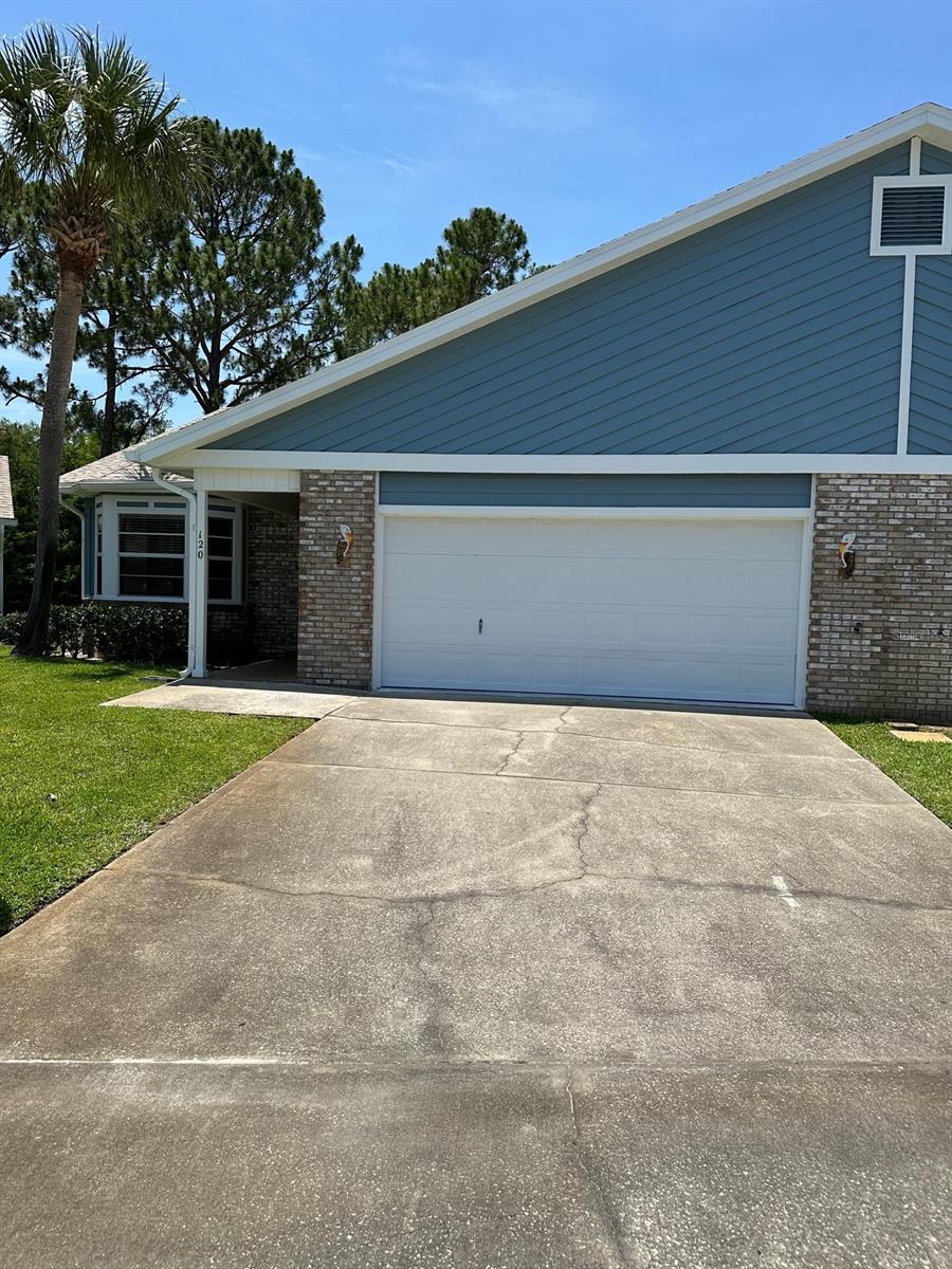 Located in the Westgate Condos of Prestigious Pelican Bay. Centrally located to all the amenities of the Daytona Beach Area. If you are looking for carefree living this 2 Bedroom, 2 Bath, plus Office with 2-car garage on a quiet Cul-de-sac and community pool. From the moment you step into the house, your eyes will be drawn straight back to unobstructed views of the canal and wildlife. Inside you will find an open floor plan with vaulted ceilings which provide you with optimal space for entertaining. Also features a fireplace, and has been freshly painted. This home features a large master with a walk-in closet. Oversized front room perfect for office or den. Skylights in the kitchen and family room offer lots of natural light. All measurements are approximate and not guaranteed.
Agent Info: The buyer is aware the south golf course, and master community pool have been closed. If you would like more information, contact Pelican Bay HOA or the city of Daytona Beach. The new roof 2022 / AC 2021/ water heater 2012 ;Water: City
