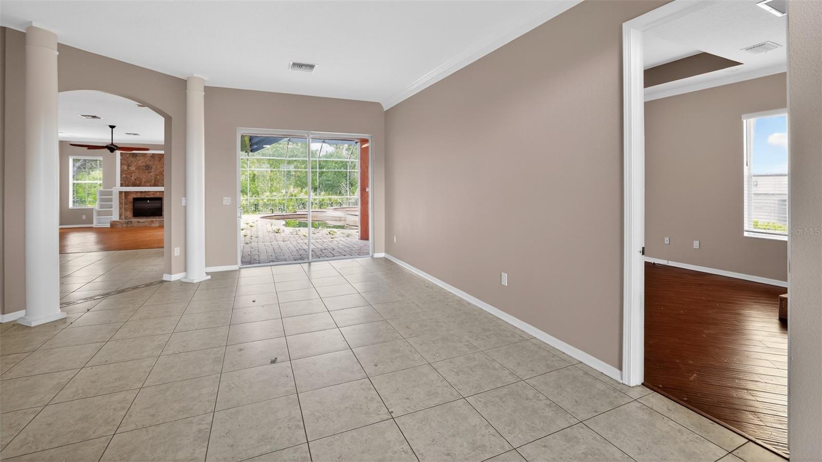 WATERS EDGE 01 - Residential