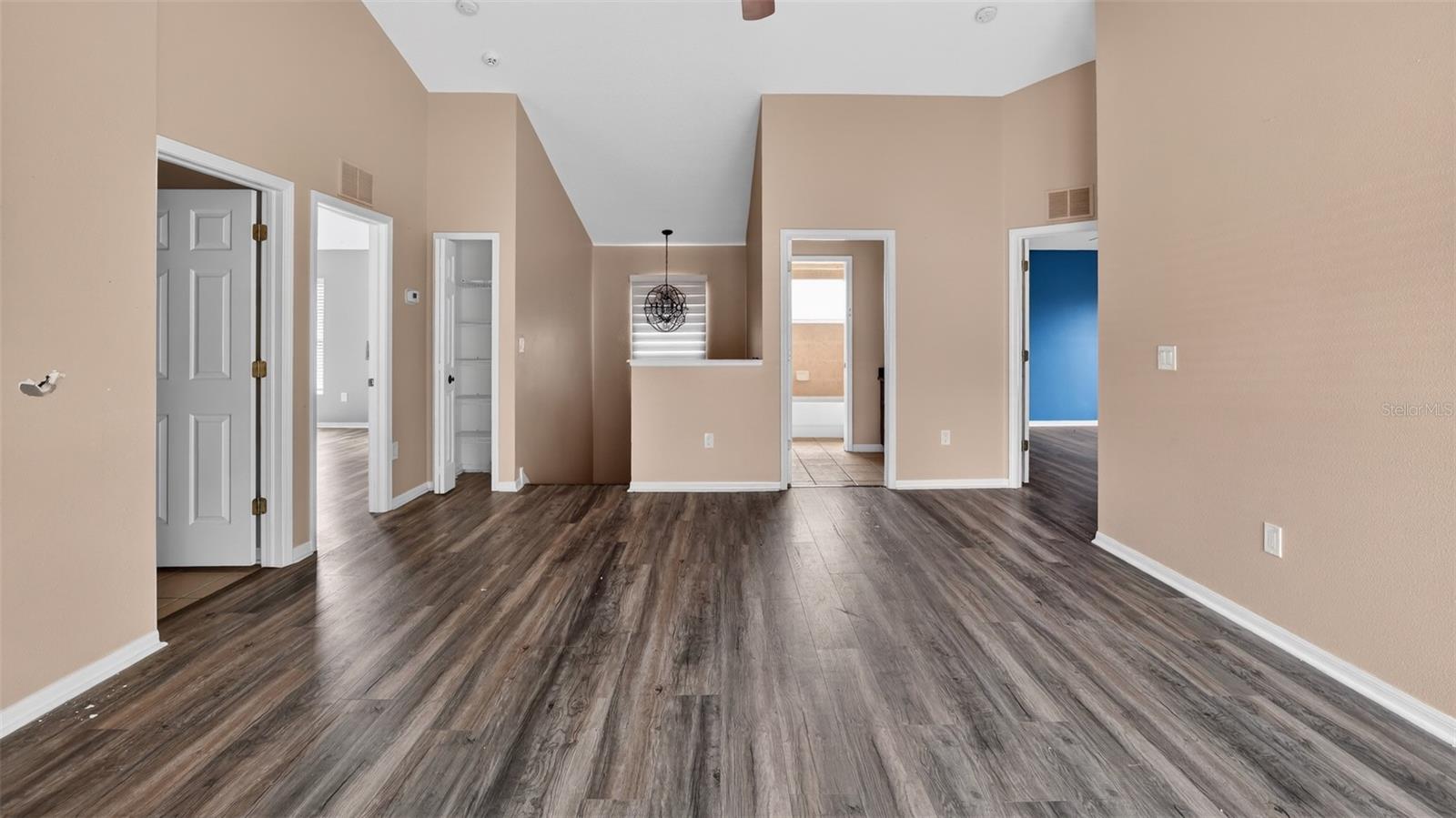 WATERS EDGE 01 - Residential