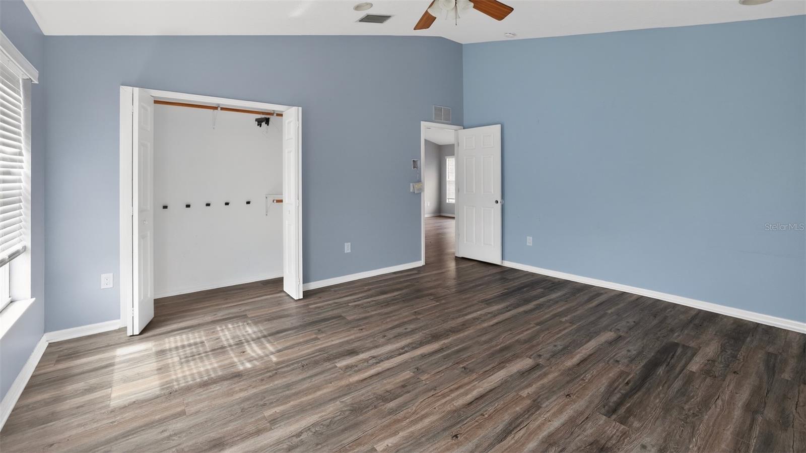 WATERS EDGE 01 - Residential