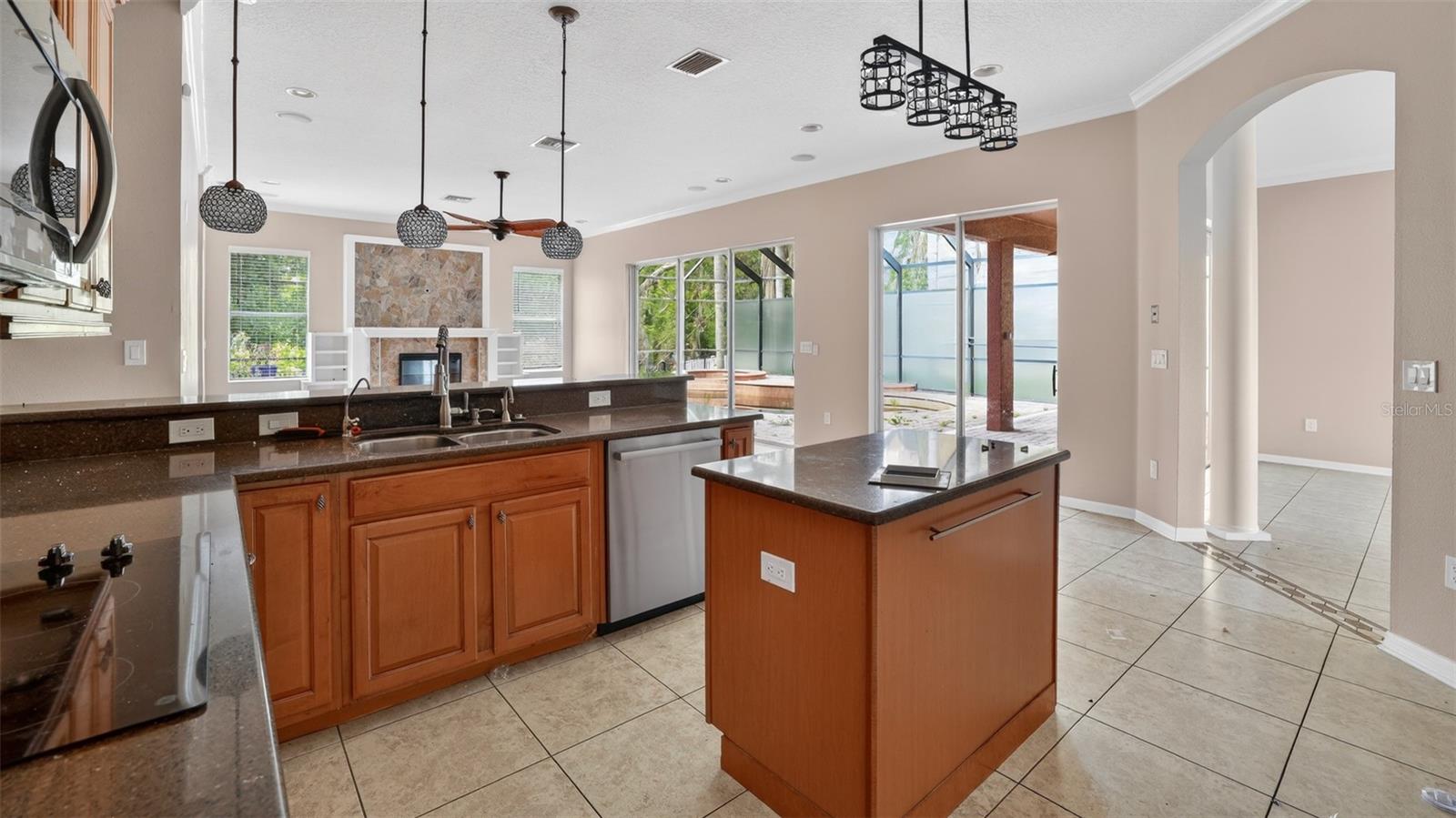 WATERS EDGE 01 - Residential