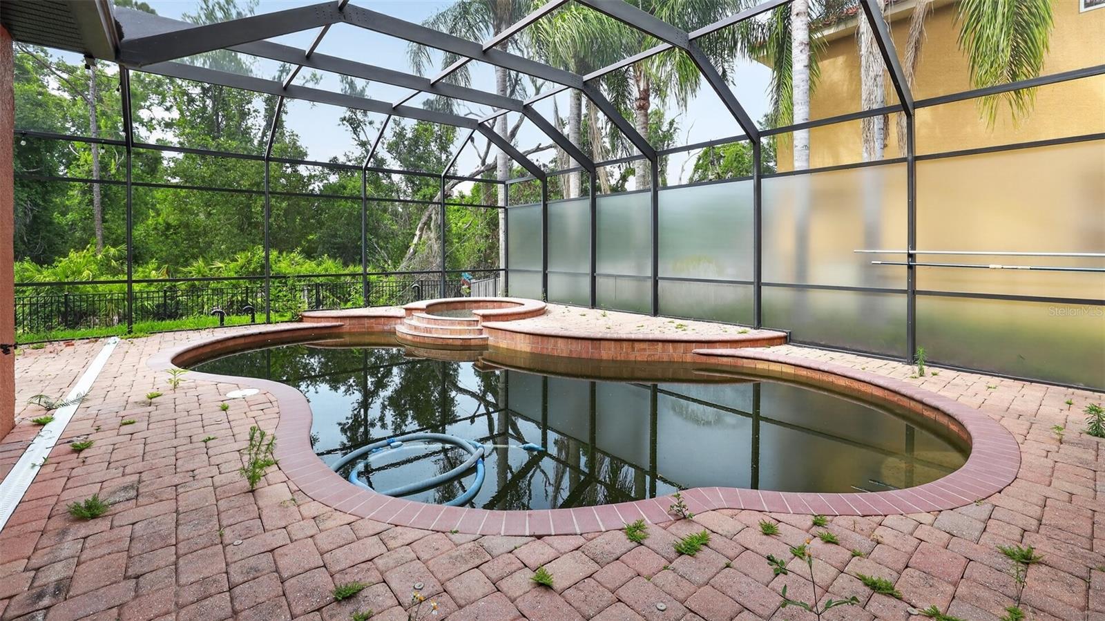 WATERS EDGE 01 - Residential