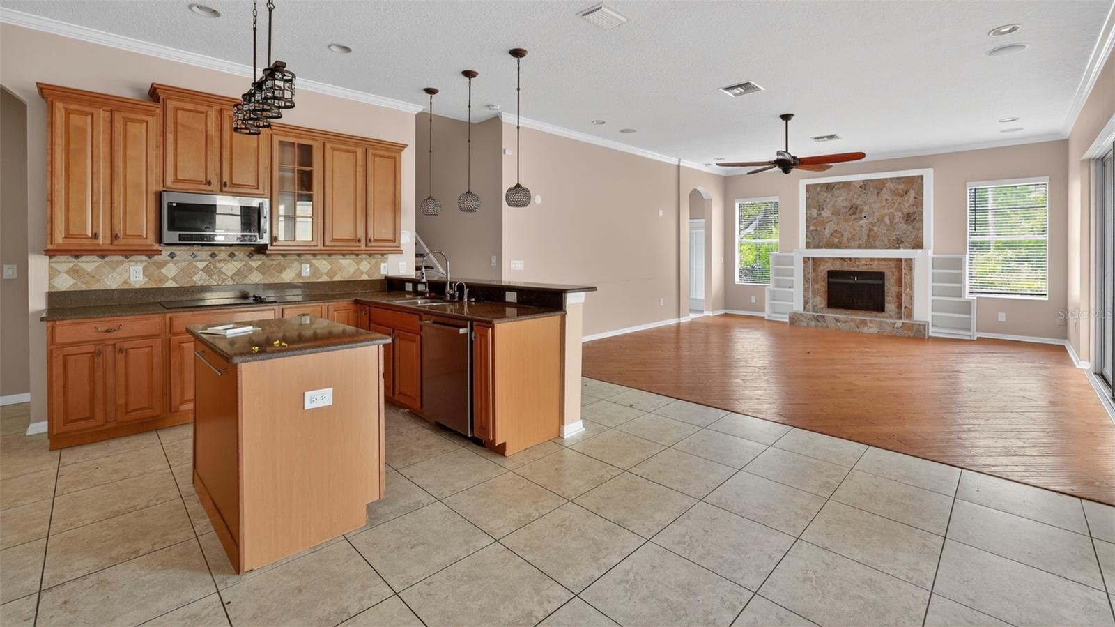 WATERS EDGE 01 - Residential