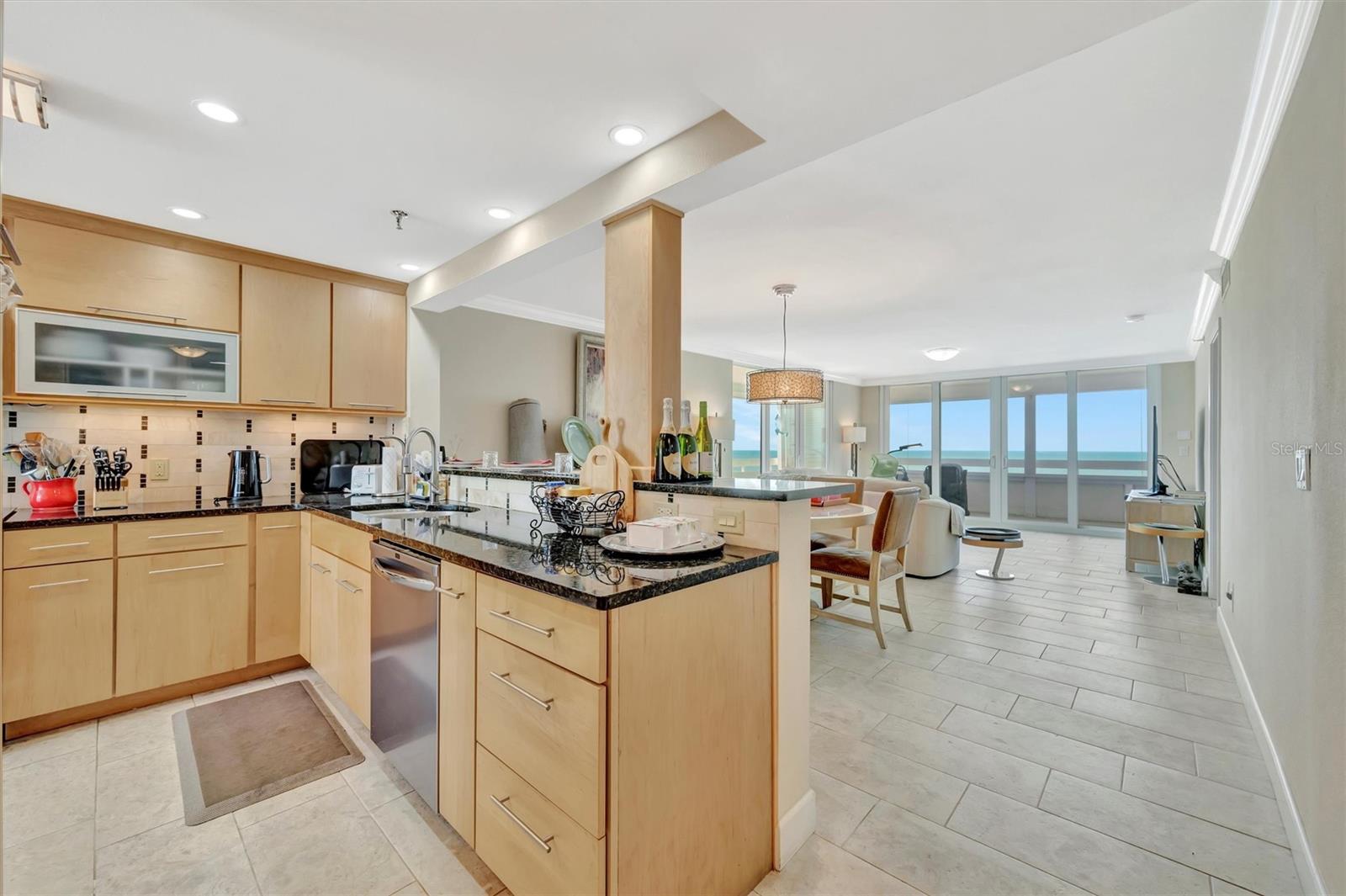 REDINGTON TOWERS 1 CONDO - Residential