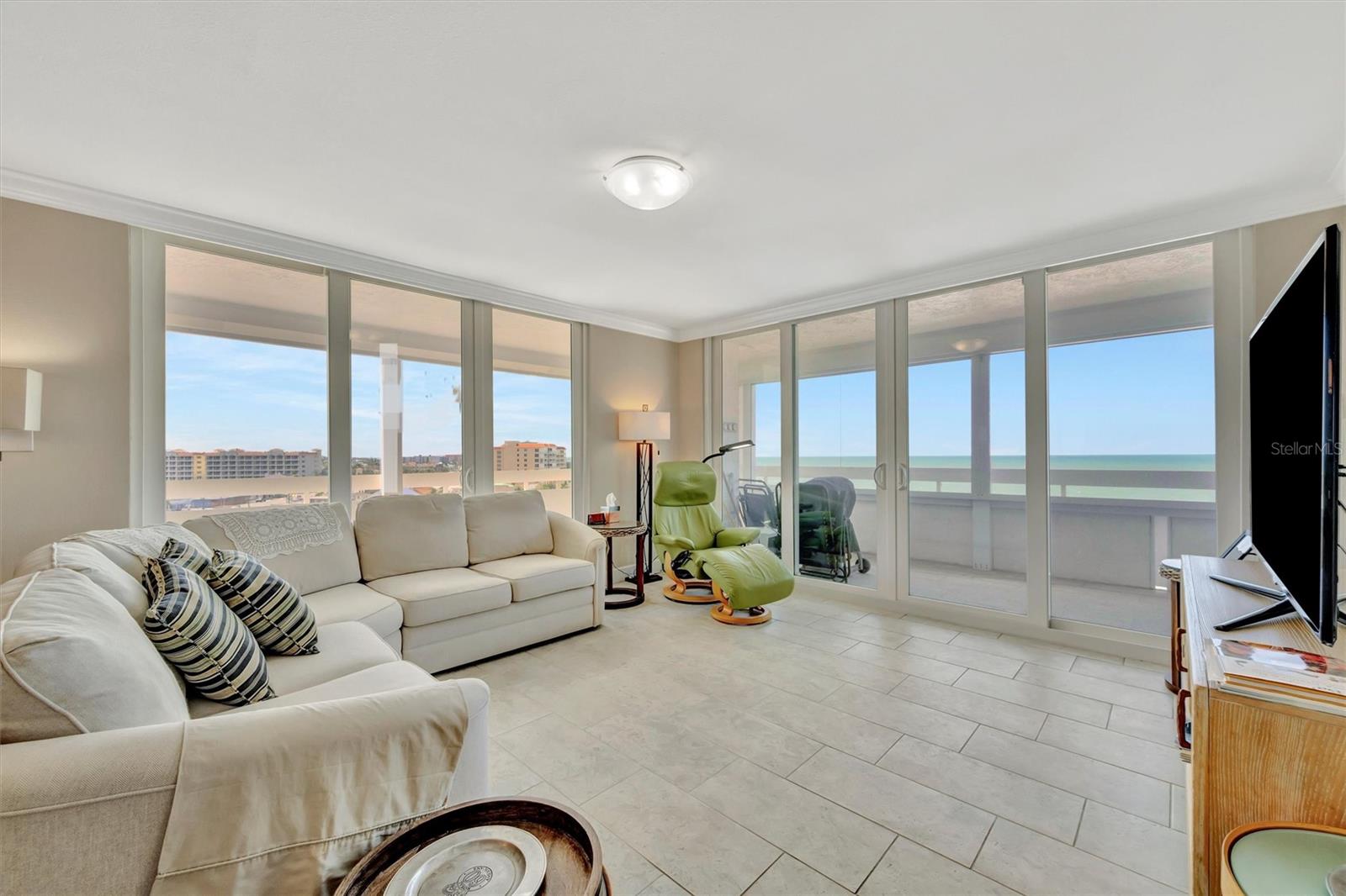 REDINGTON TOWERS 1 CONDO - Residential