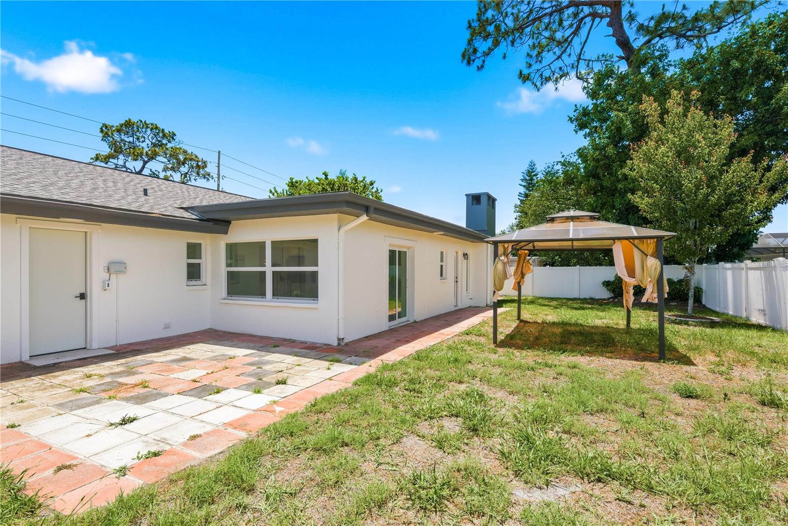 FAIRWAY MANOR - Residential Lease