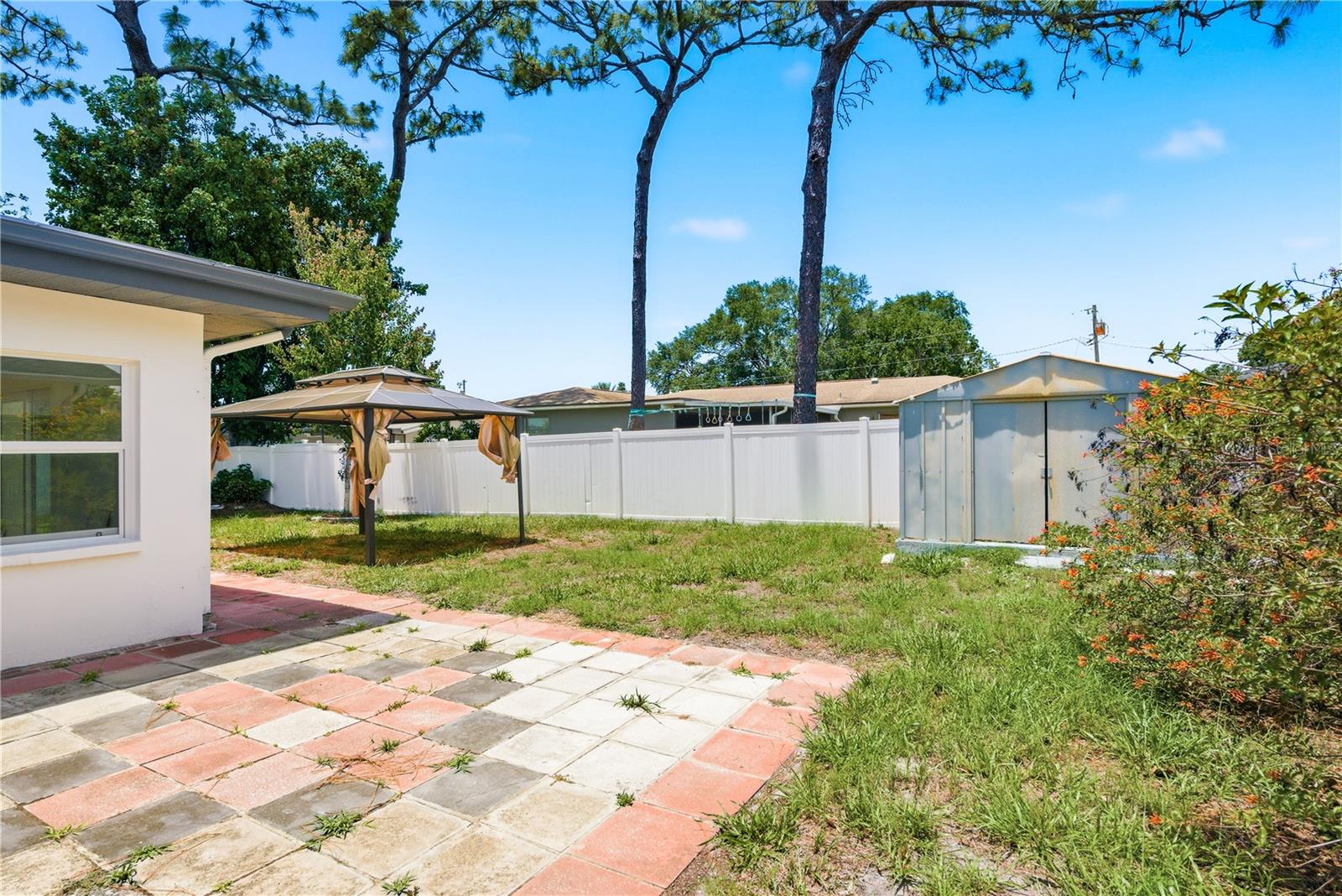FAIRWAY MANOR - Residential Lease