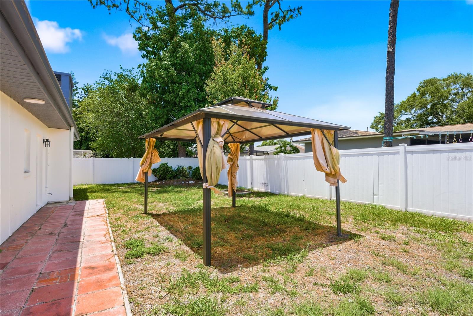 FAIRWAY MANOR - Residential Lease