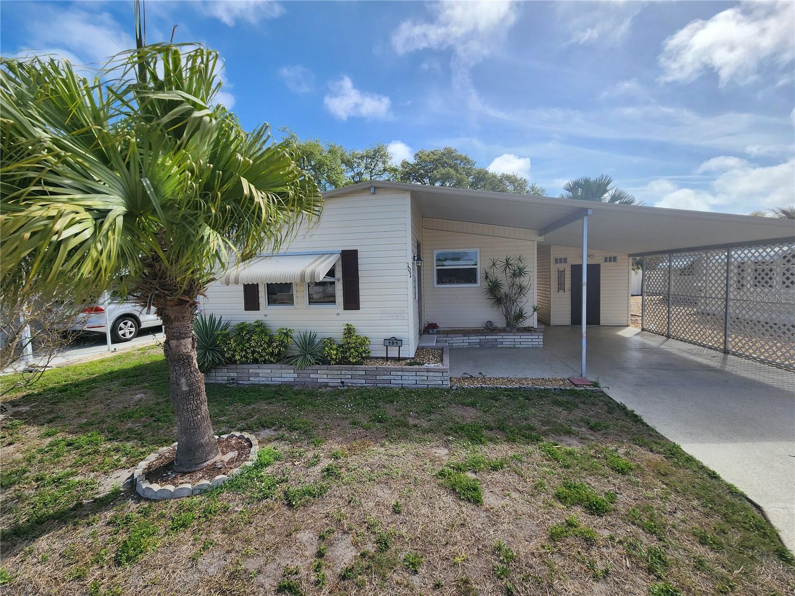 PALM LAKE ESTATES - Residential