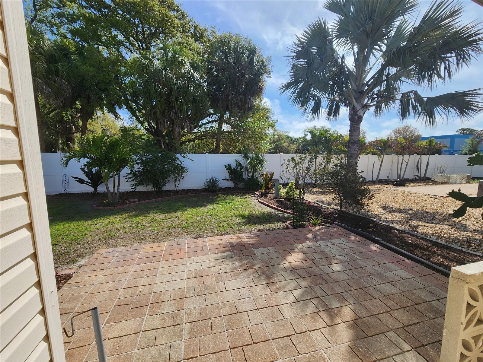 PALM LAKE ESTATES - Residential