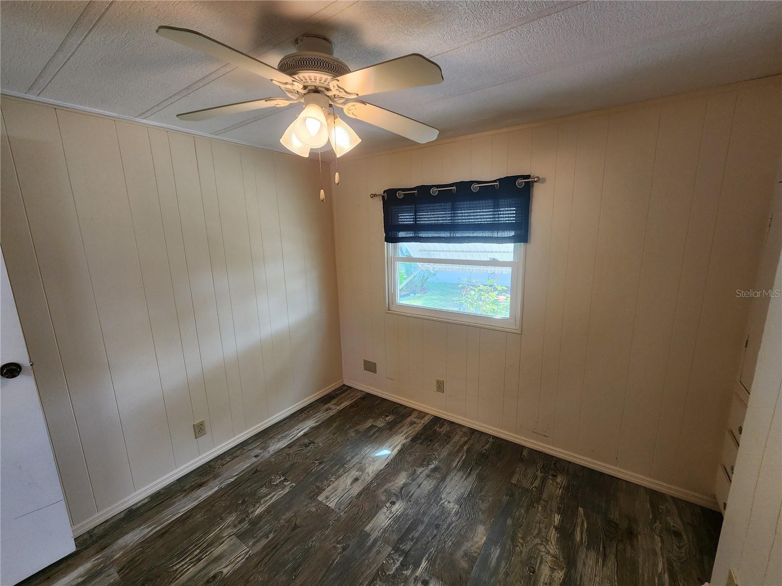 PALM LAKE ESTATES - Residential