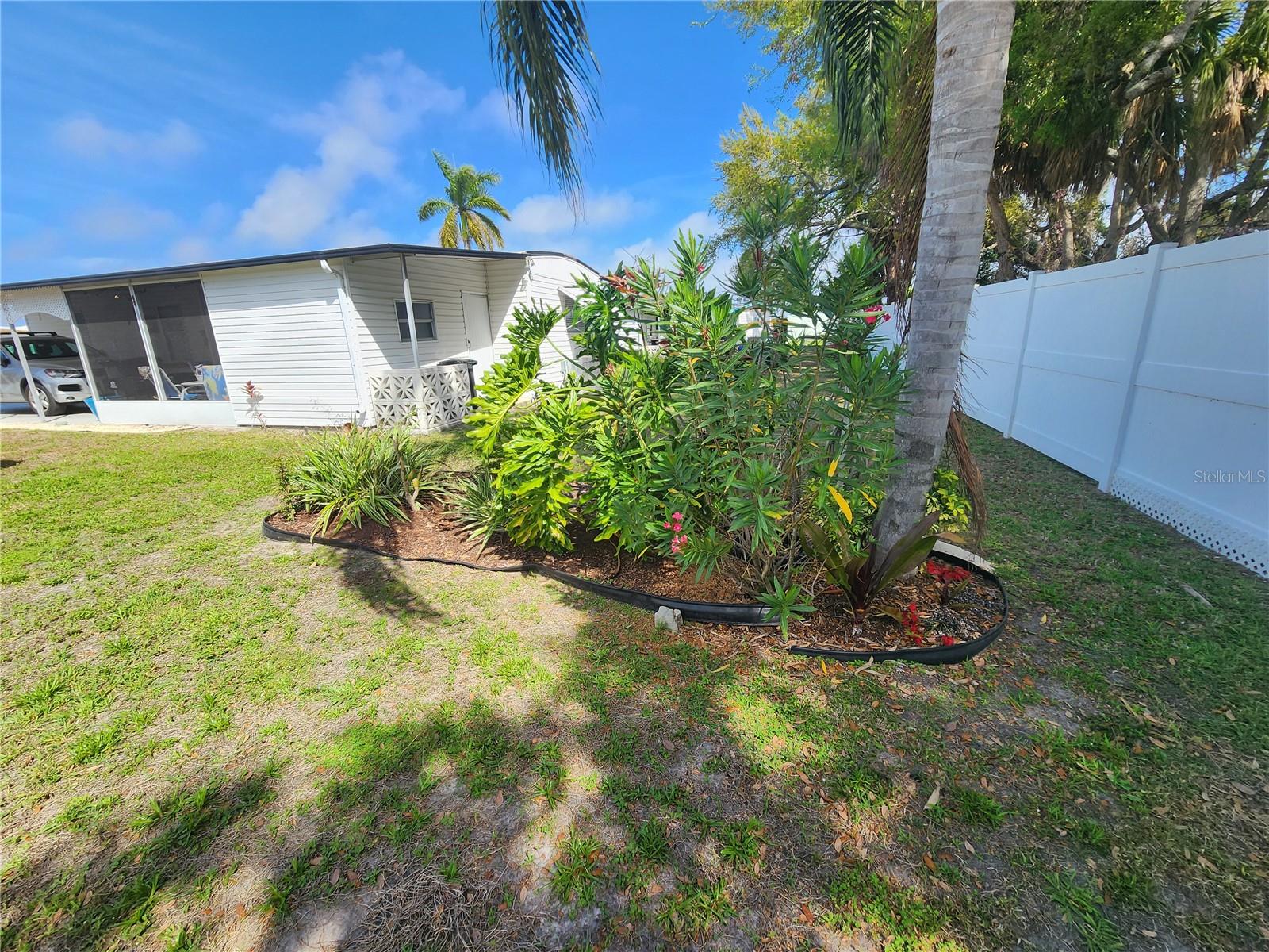 PALM LAKE ESTATES - Residential