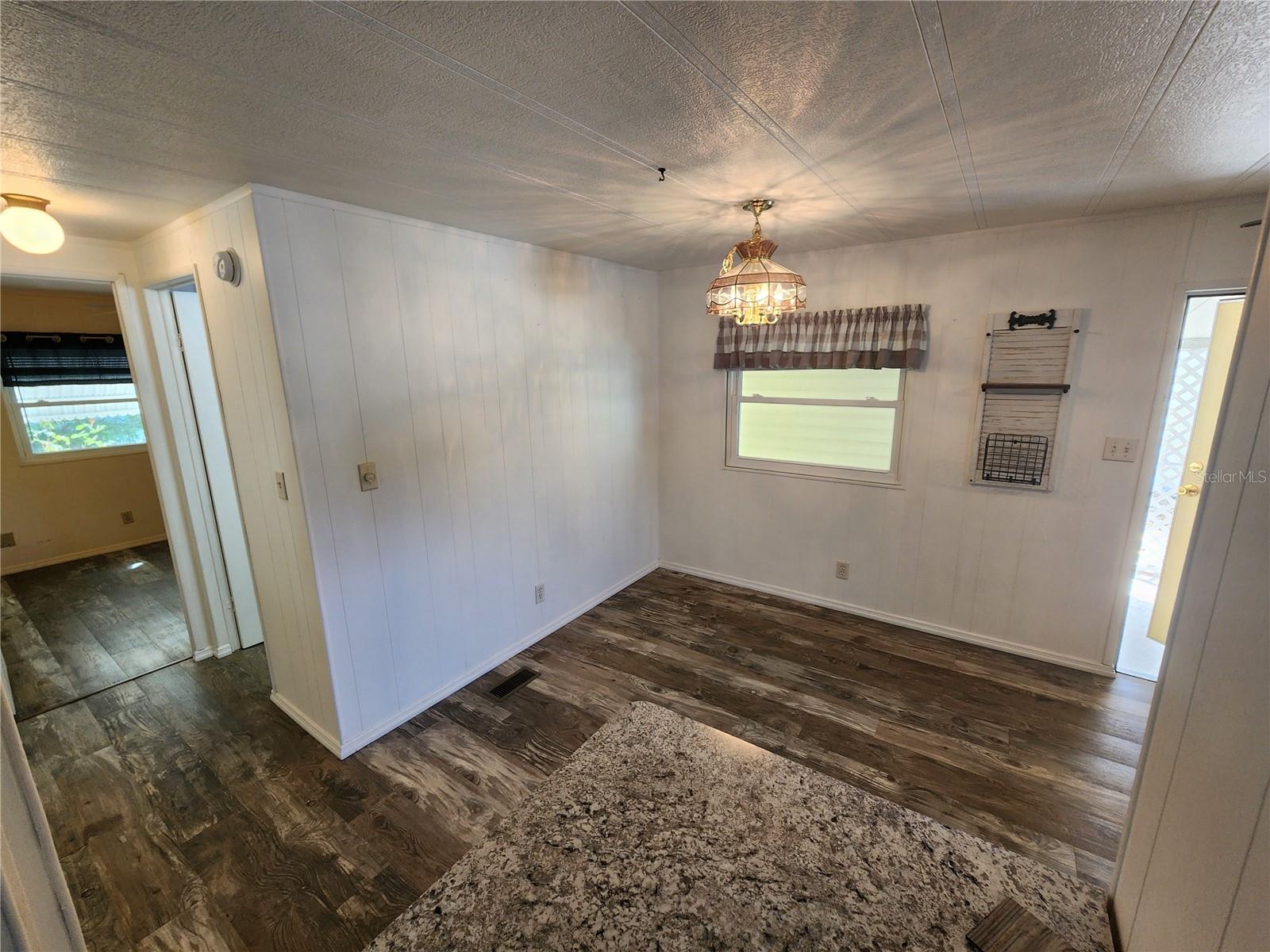 PALM LAKE ESTATES - Residential