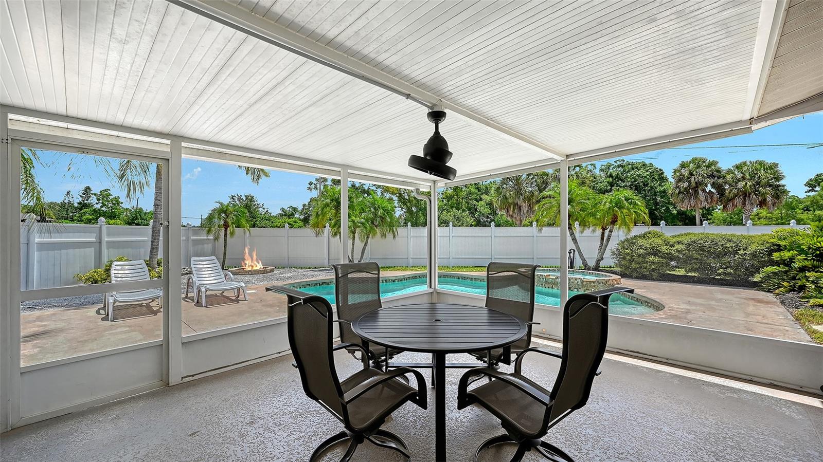 RIDGEWOOD ESTATES ADD 04 - Residential