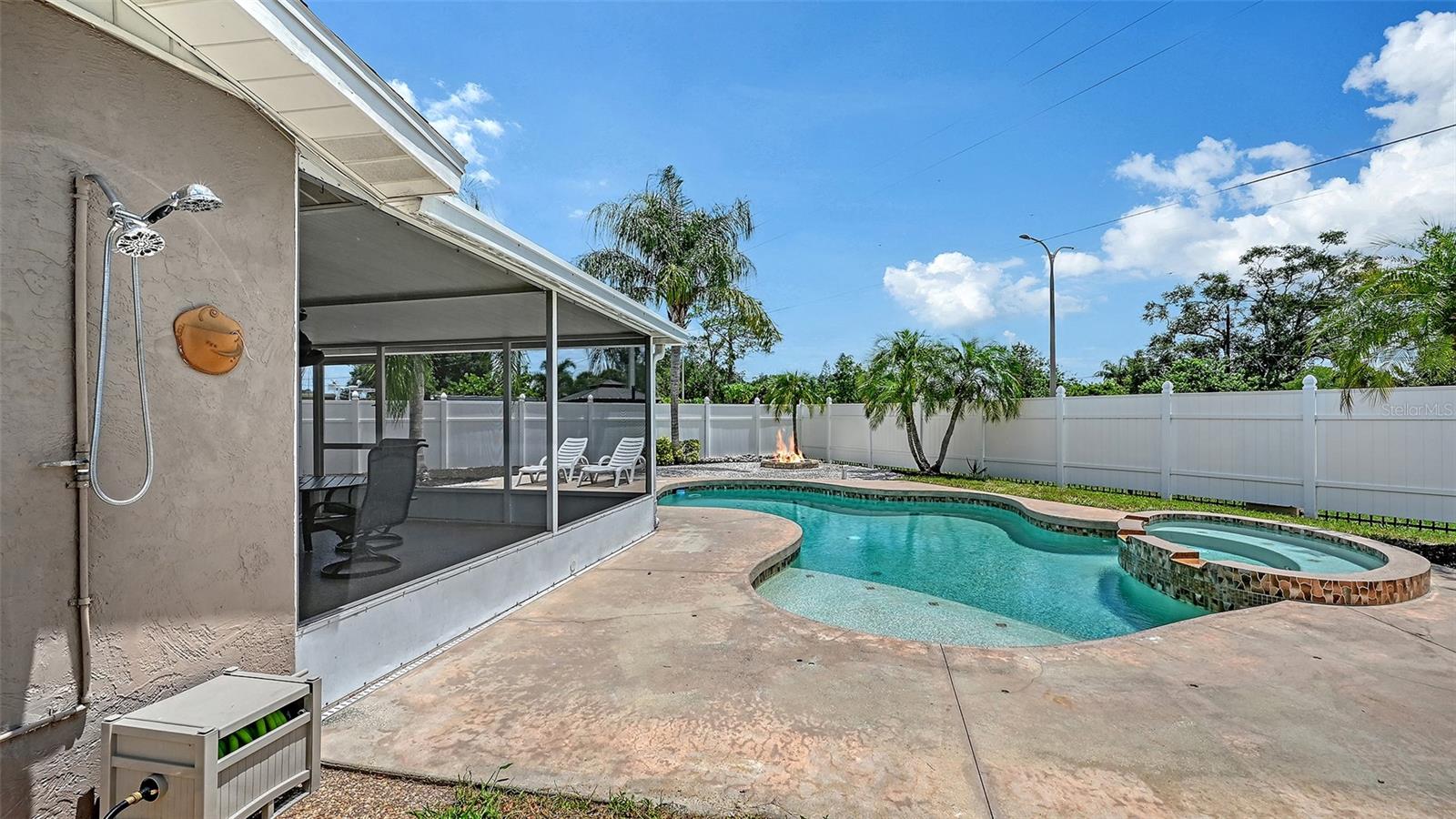 RIDGEWOOD ESTATES ADD 04 - Residential