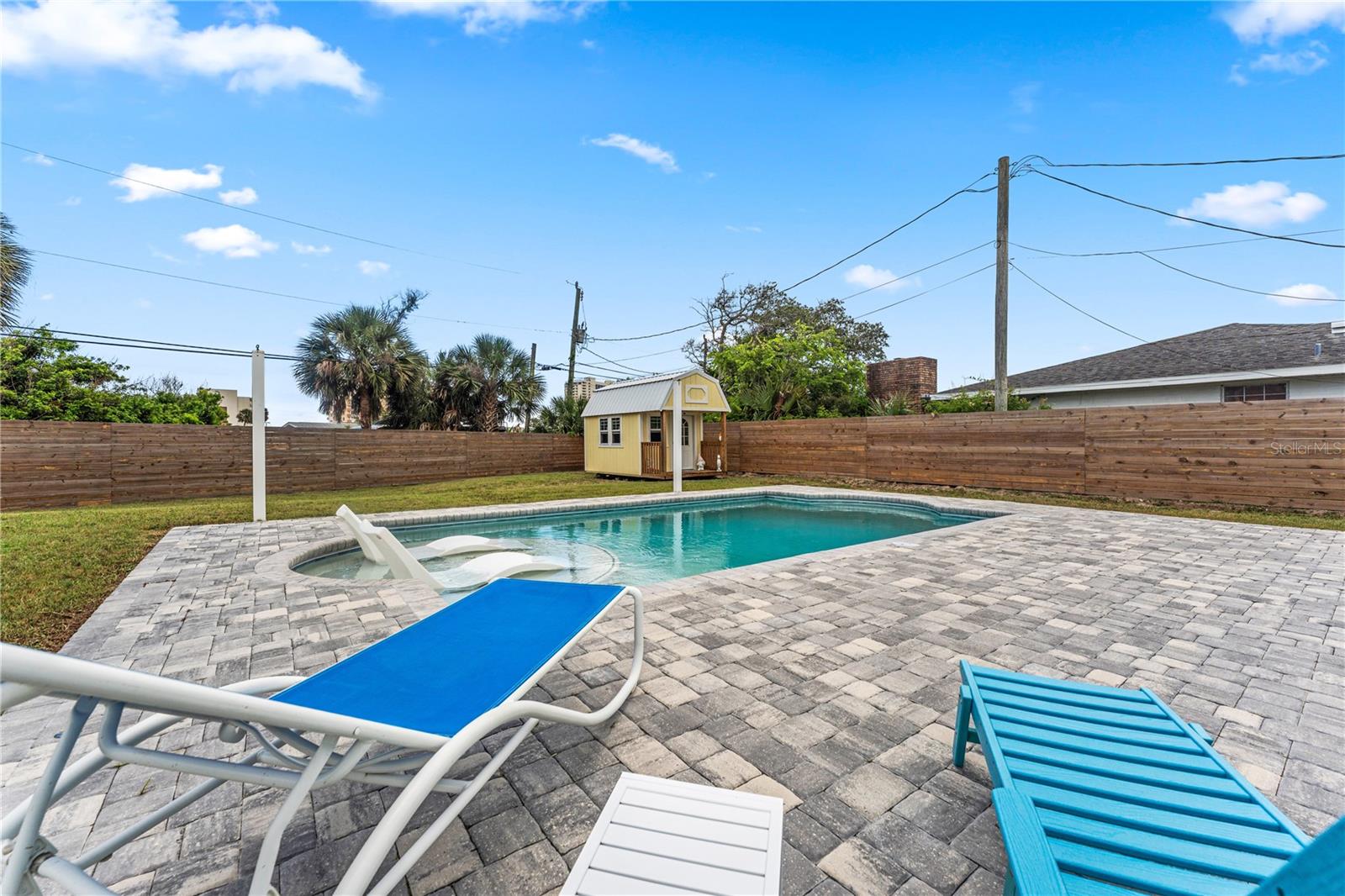 MORRIS C N 21 & 22 15 33 - Residential