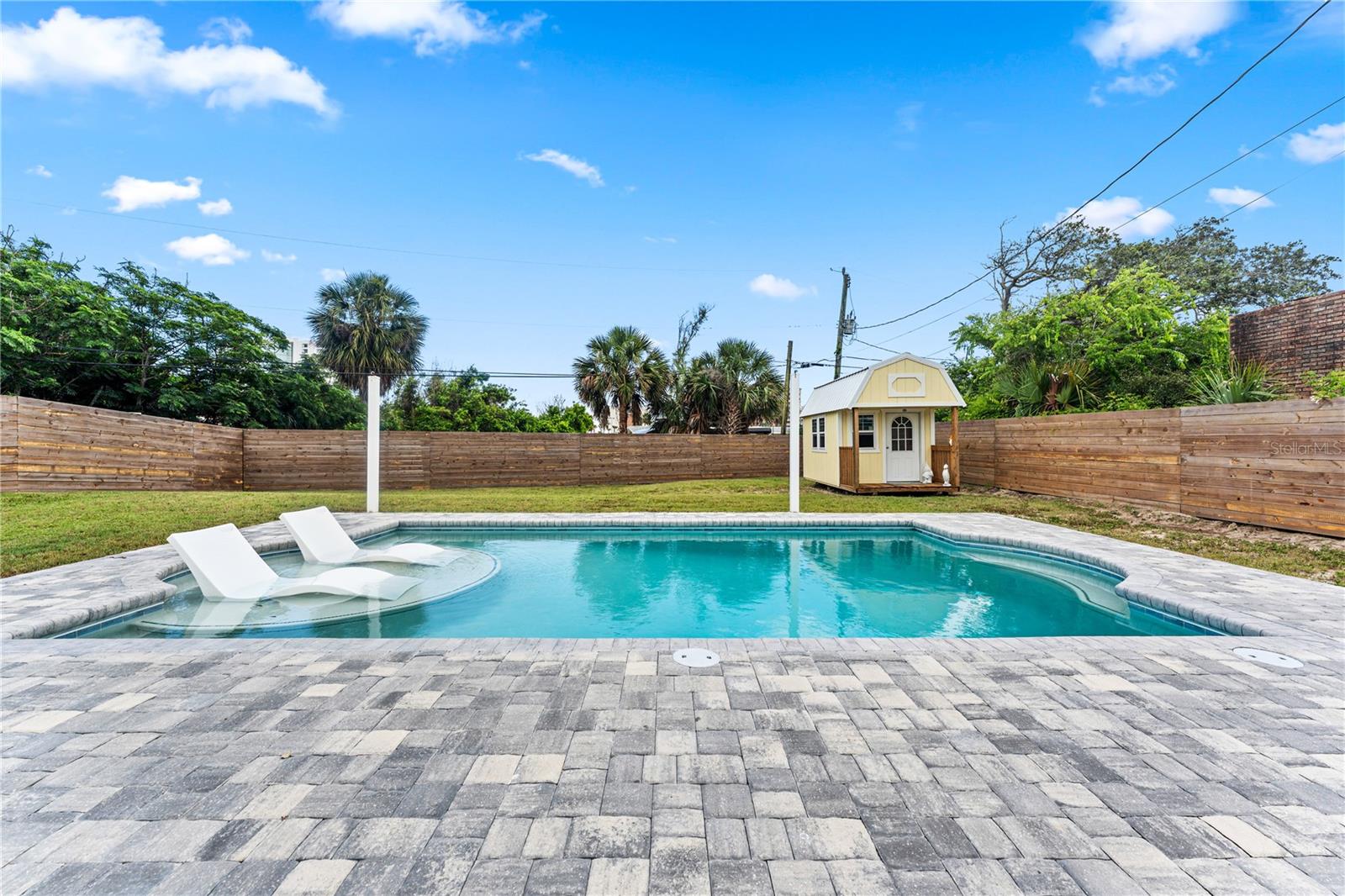 MORRIS C N 21 & 22 15 33 - Residential